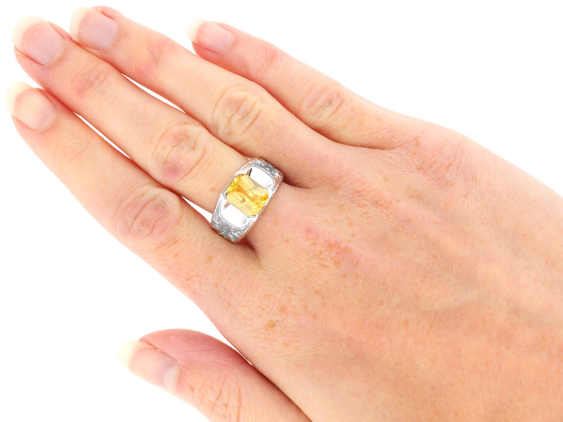 Bague de robe vintage en platine et saphir jaune de Ceylan 4,16 carats, c. 1990 en vente 1