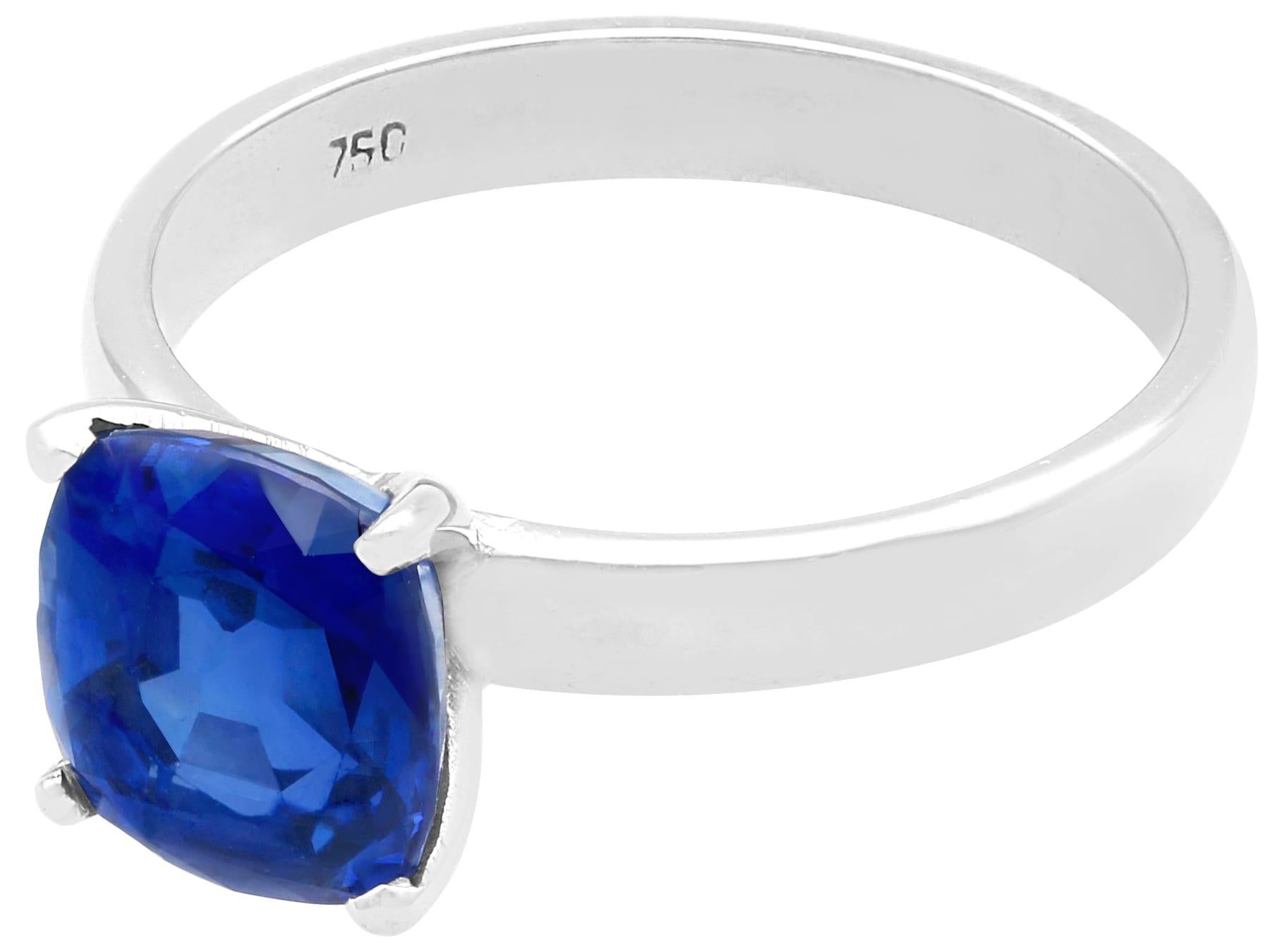 Vintage 4,19 Karat Madagaskar Saphir 18k Weißgold Solitär Ring CIRCA 1990 für Damen oder Herren im Angebot