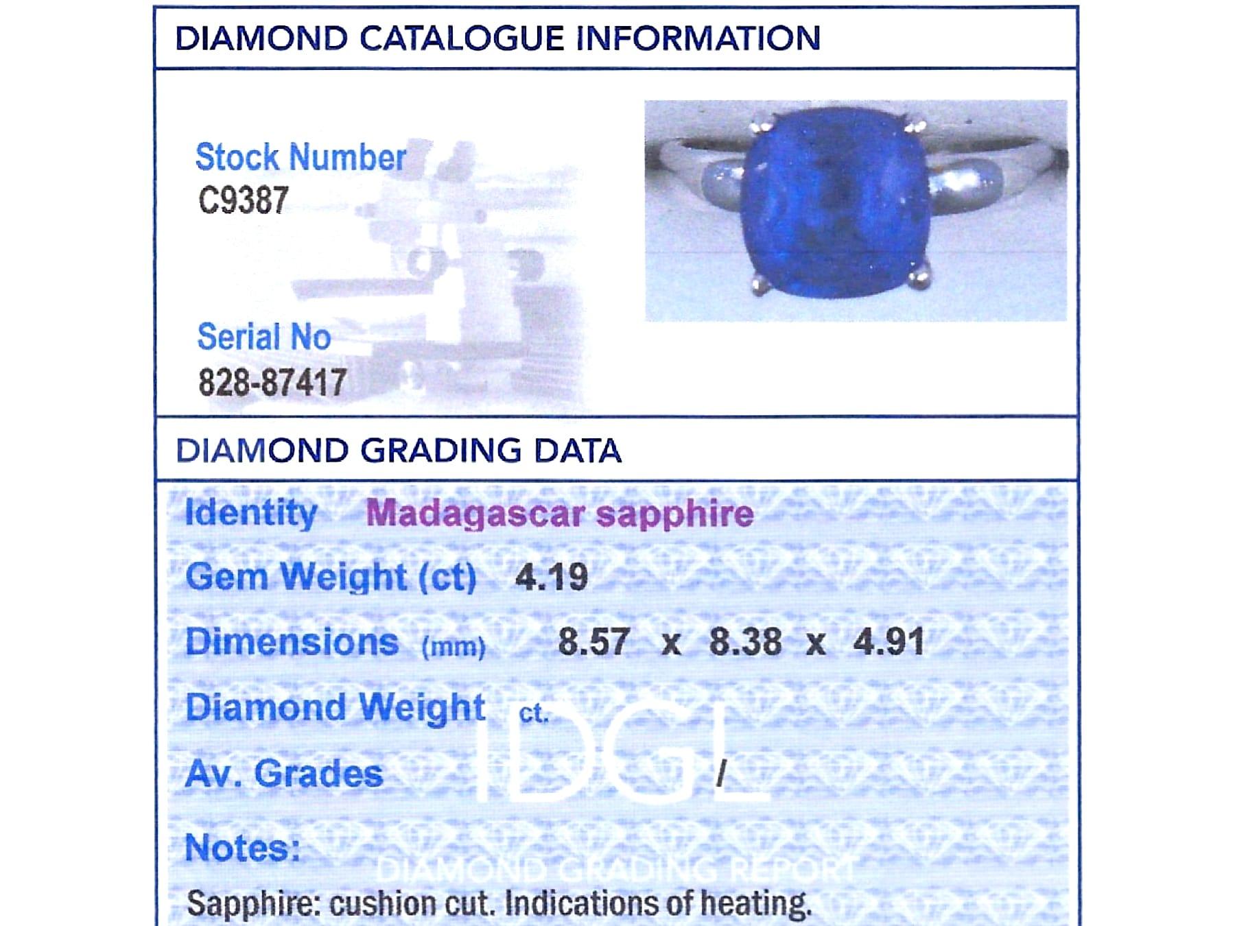 Vintage 4,19 Karat Madagaskar Saphir 18k Weißgold Solitär Ring CIRCA 1990 im Angebot 3