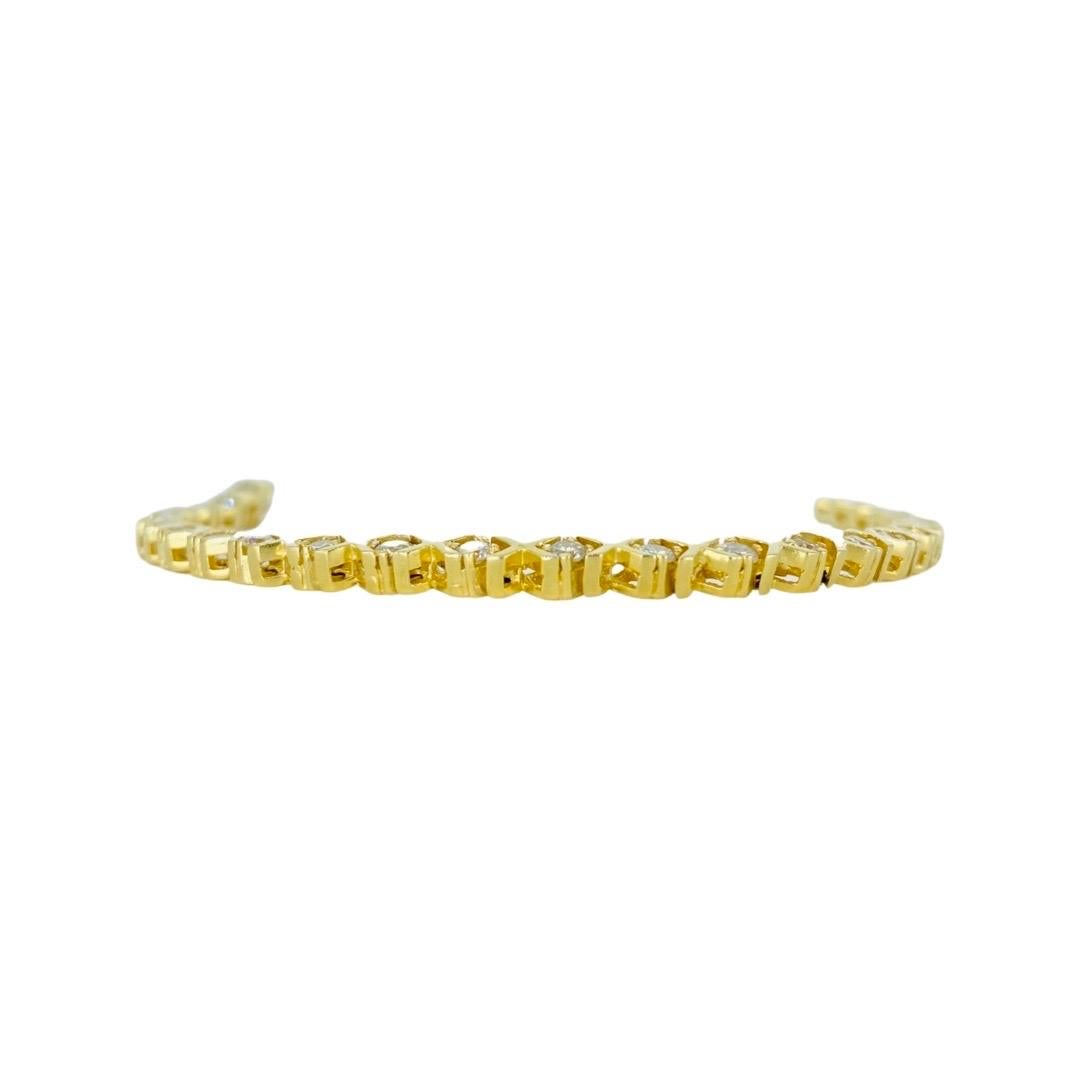 Bracelet tennis vintage en 14 carats avec diamants d'un poids total de 4,20 carats en vente 1