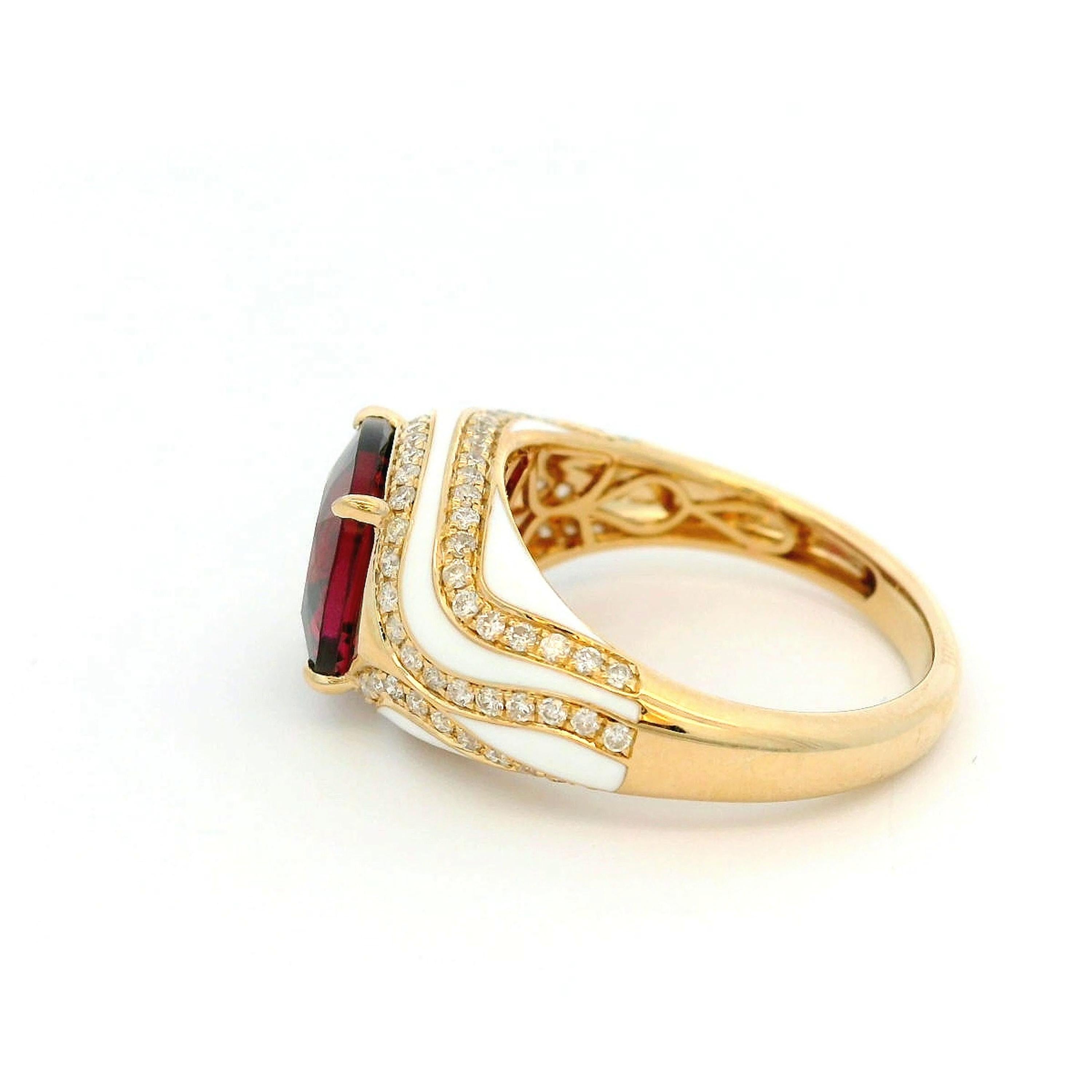 Vintage 4.23Ct Garnet Enamel Art Deco Style Diamond Ring in 14K Yellow Gold For Sale 1