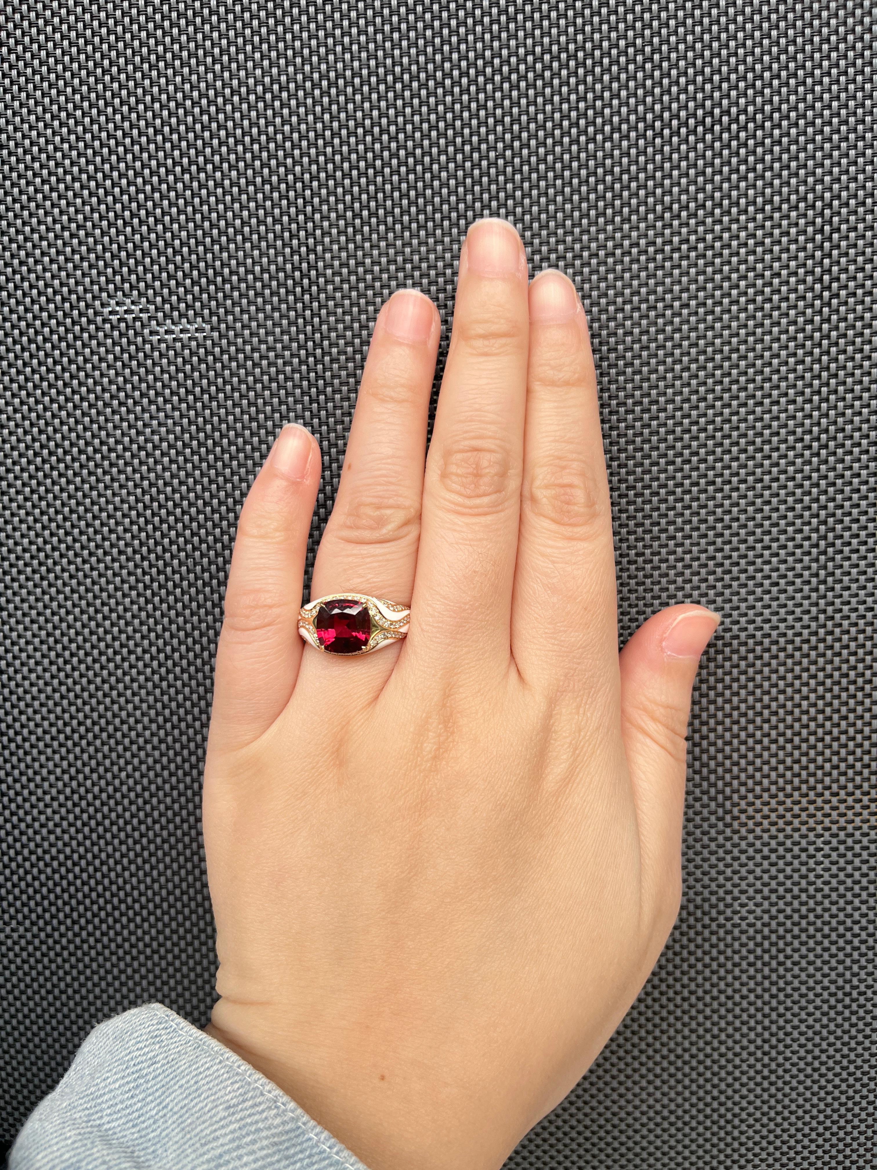 Vintage 4.23Ct Garnet Enamel Art Deco Style Diamond Ring in 14K Yellow Gold For Sale 3