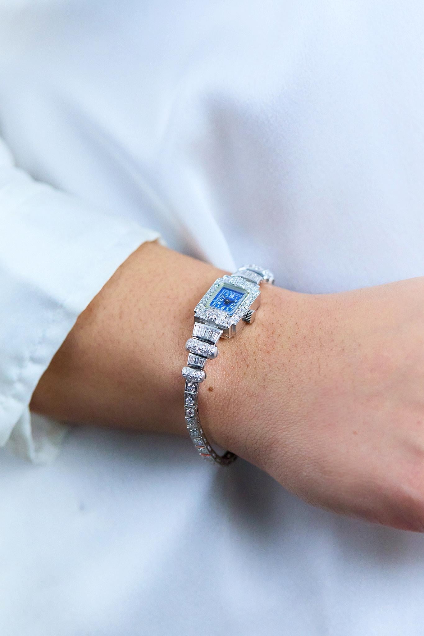 Damenarmbanduhr aus Platin mit 4,25 Karat Diamanten im Mischschliff im Vintage-Stil im Angebot 1