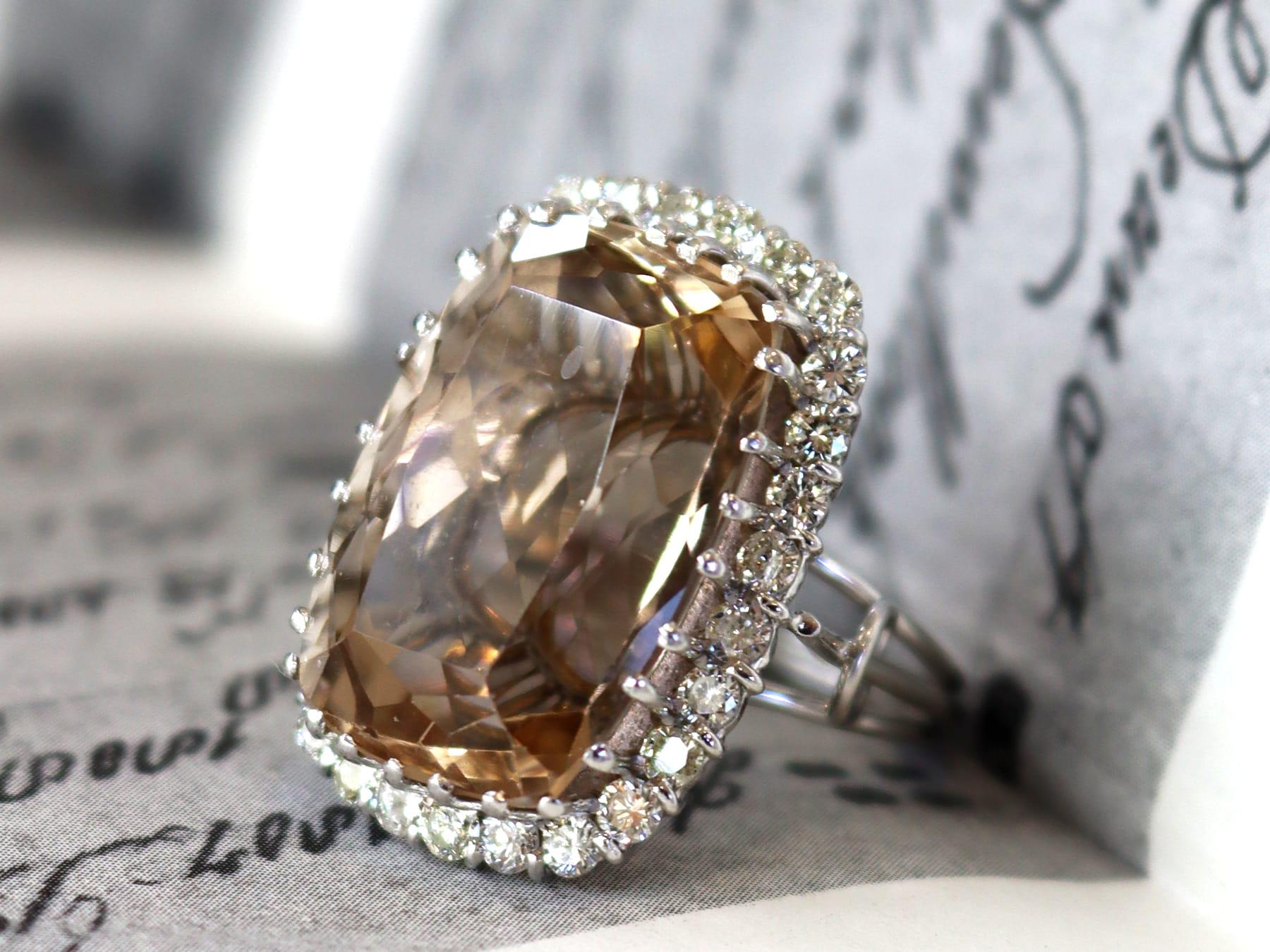 Vintage 42.50ct Smoky Topaz and 1.42ct Diamond, 18ct White Gold Dress Ring In Excellent Condition For Sale In Jesmond, Newcastle Upon Tyne