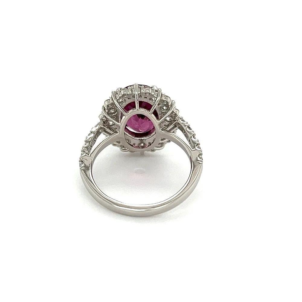 Vintage 4.27 Carat Natural Purplish Red Spinel GIA and Diamond Platinum Ring In Excellent Condition For Sale In Montreal, QC