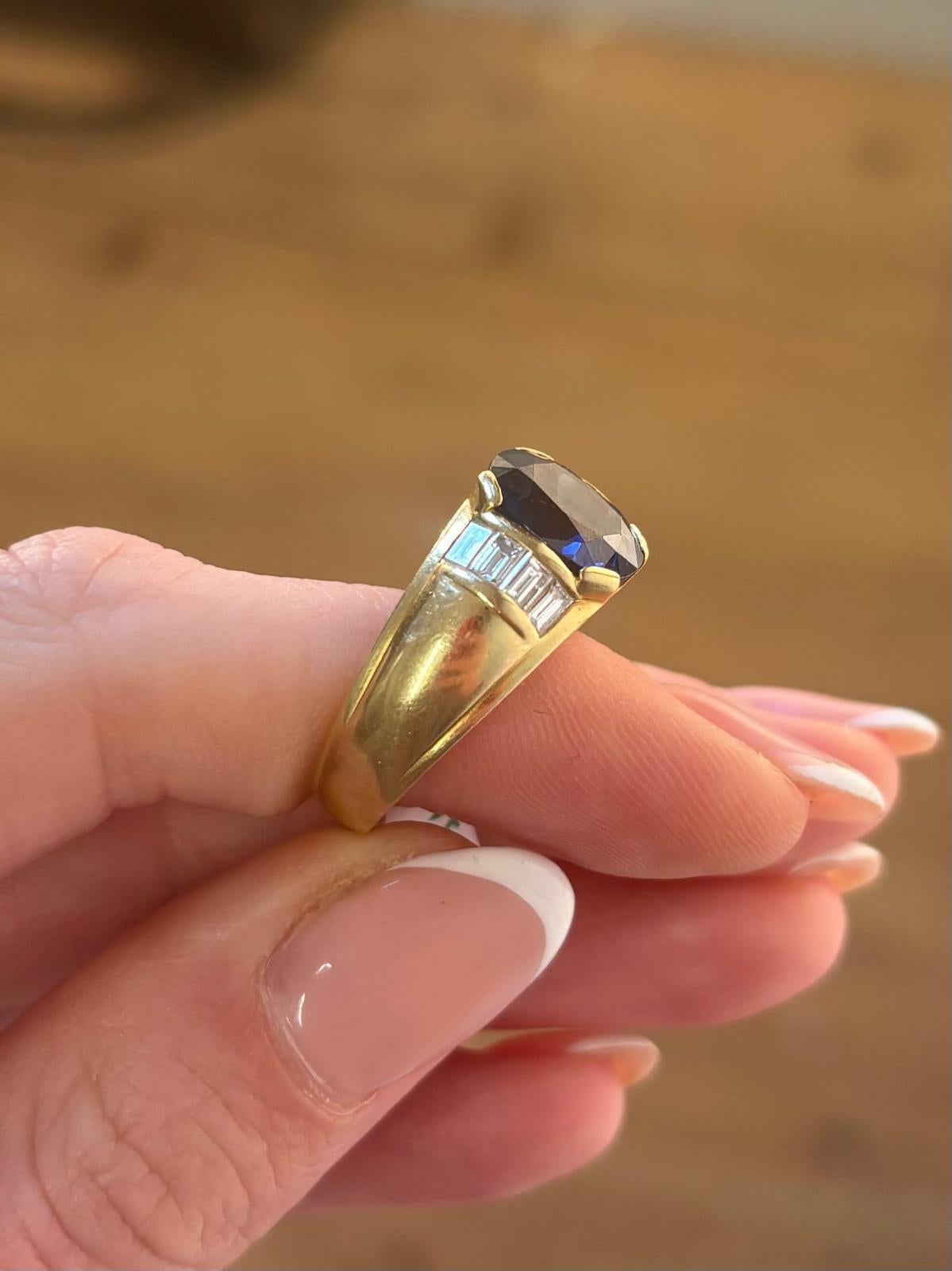 Vintage 4.30ct Blue Sapphire and Diamond Ring in 18k Yellow Gold For Sale 2