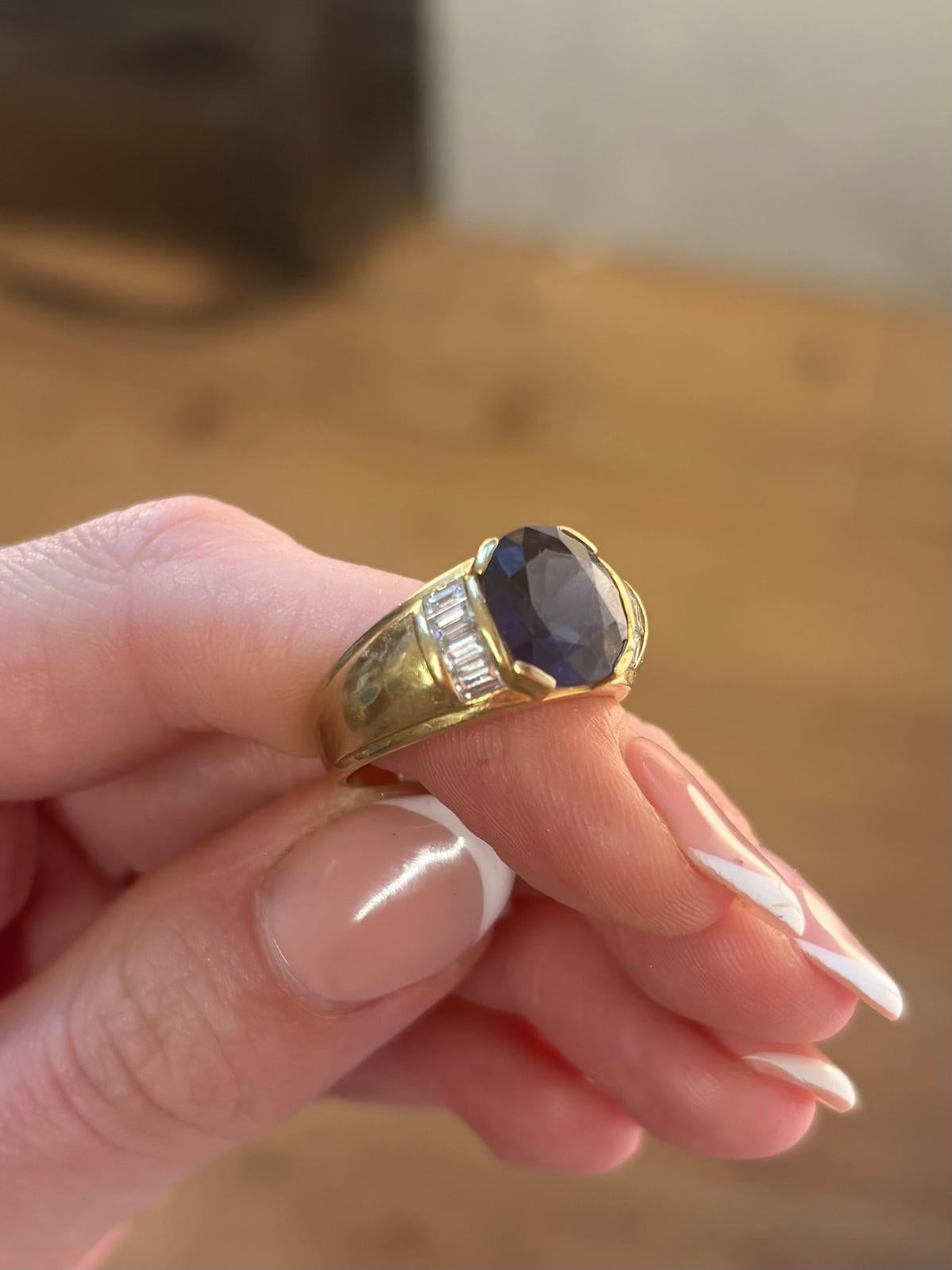 Vintage 4.30ct Blue Sapphire and Diamond Ring in 18k Yellow Gold For Sale 3