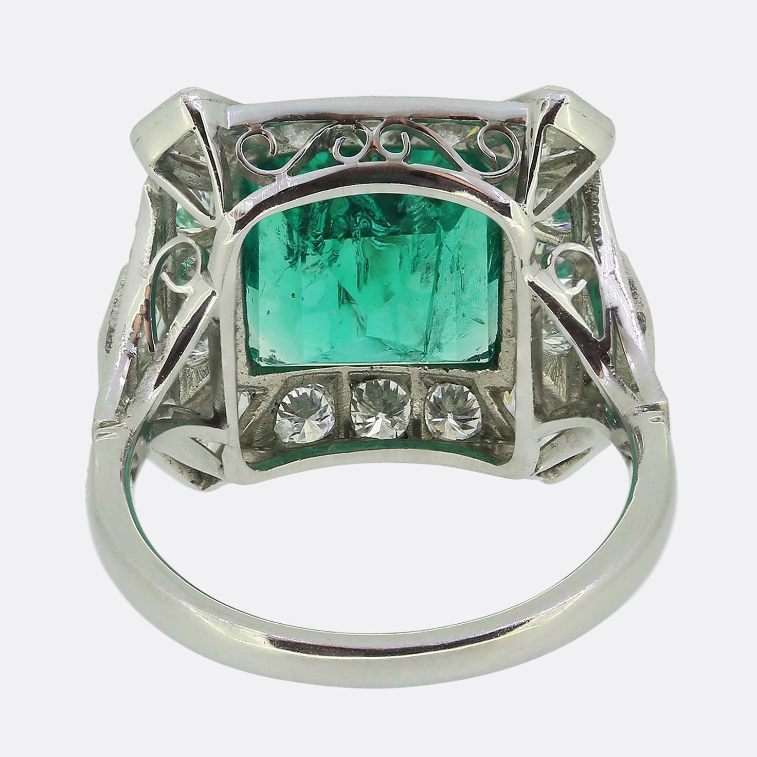 Vintage 4.34 Carat Emerald and Diamond Cluster Ring In Excellent Condition For Sale In London, GB