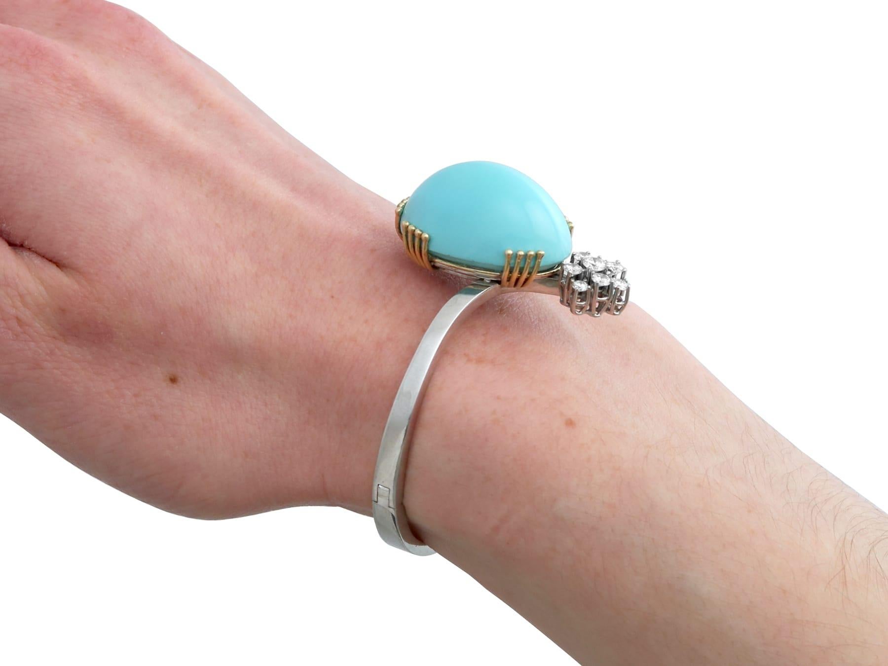 43,44 Karat Türkis im Cabochon-Schliff und Diamant-Armreif aus Weißgold im Angebot 10