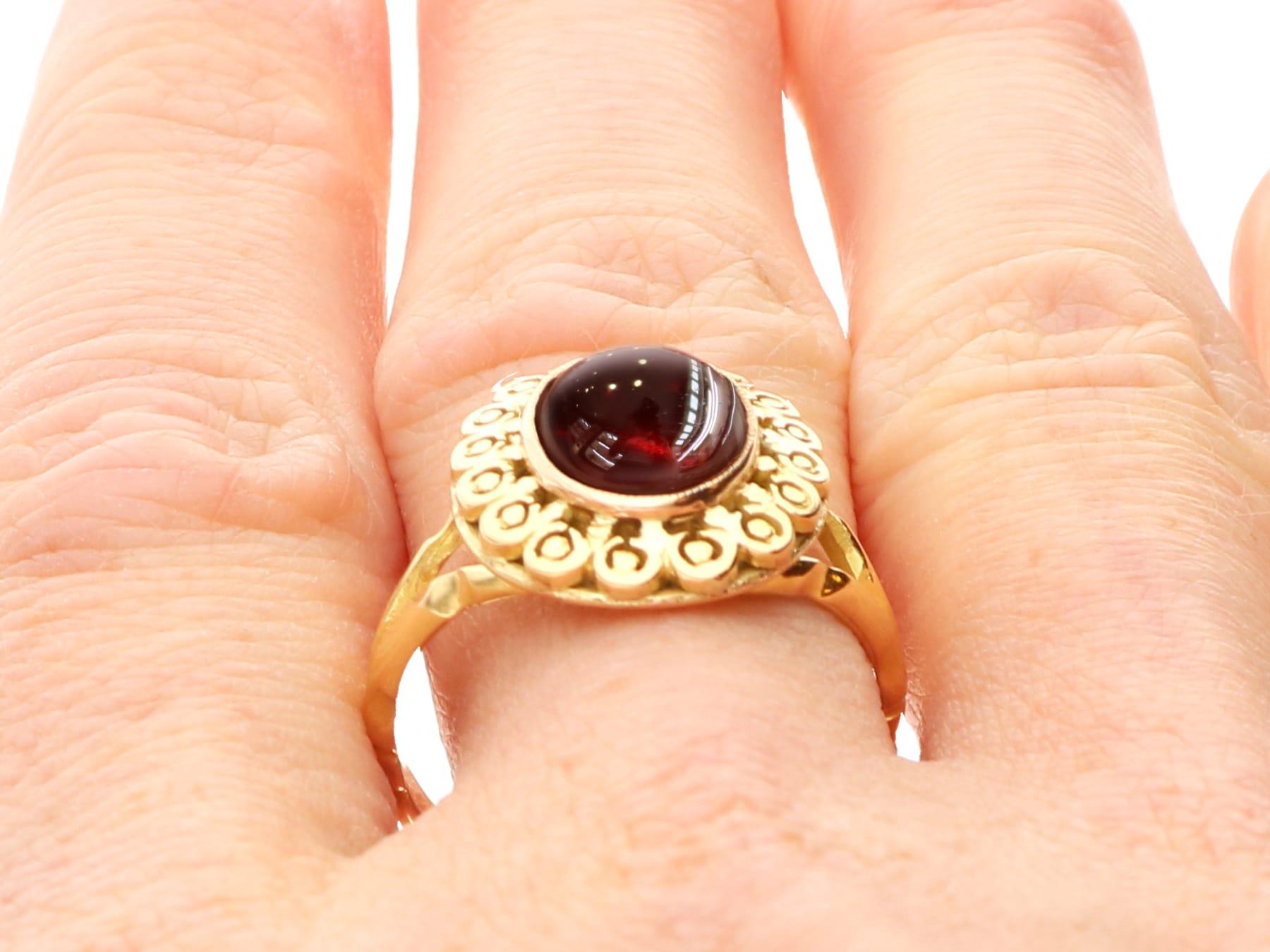 Vintage 4.43 Carat Garnet and 18k Yellow Gold Dress Ring Circa 1940 For Sale 5