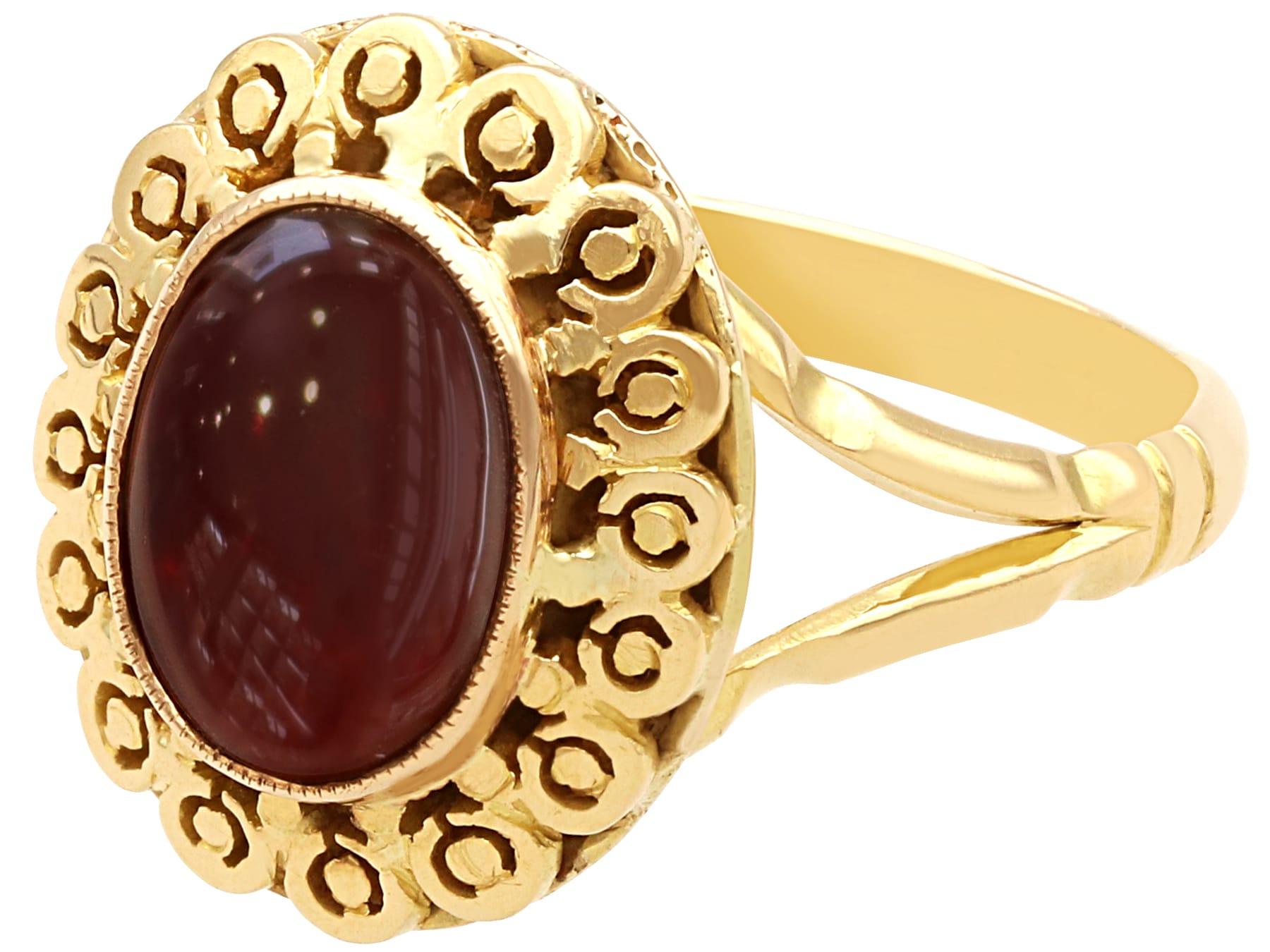 Vintage 4.43 Carat Garnet and 18k Yellow Gold Dress Ring Circa 1940 In Excellent Condition For Sale In Jesmond, Newcastle Upon Tyne