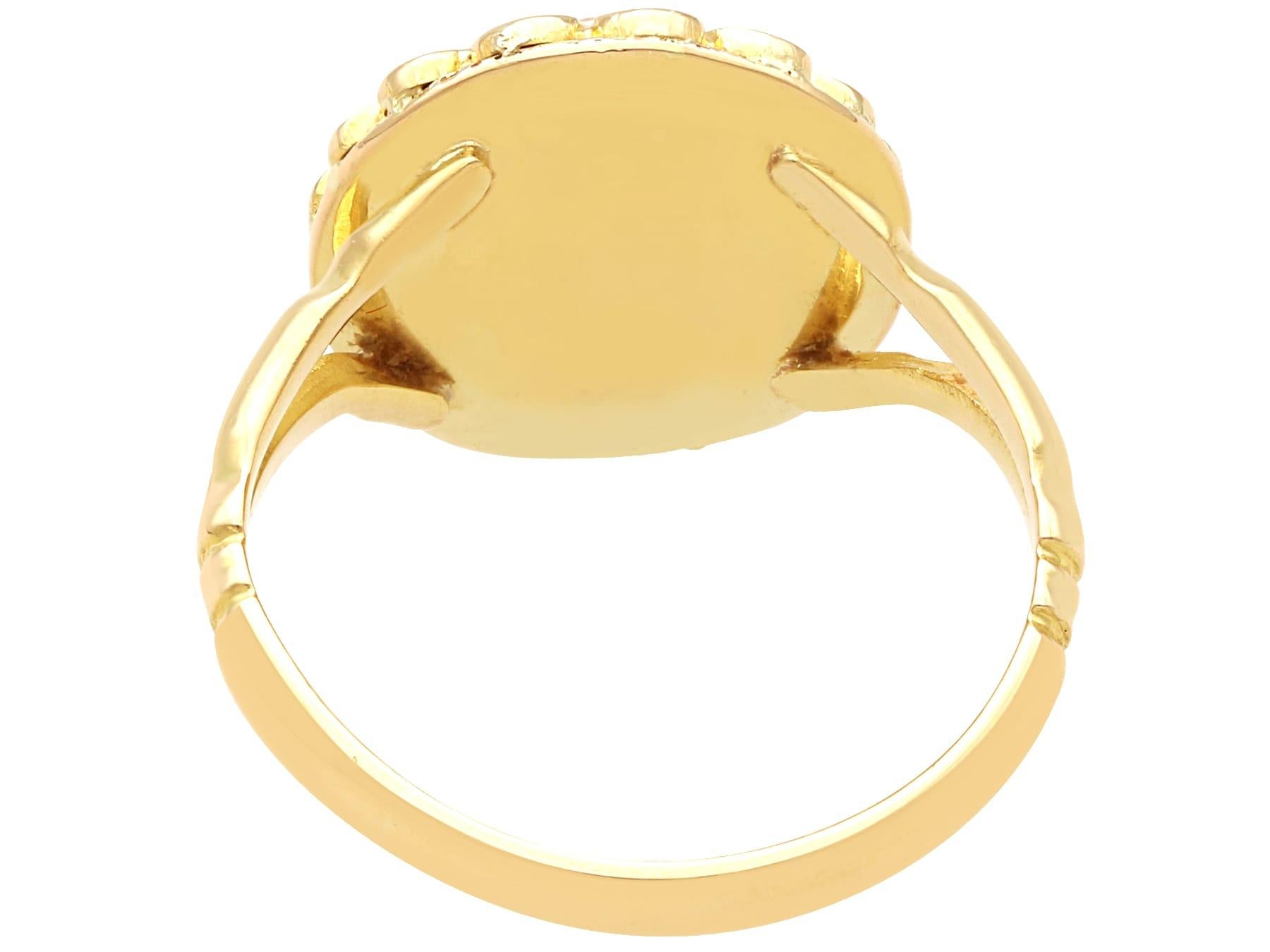 Women's or Men's Vintage 4.43 Carat Garnet and 18k Yellow Gold Dress Ring Circa 1940 For Sale
