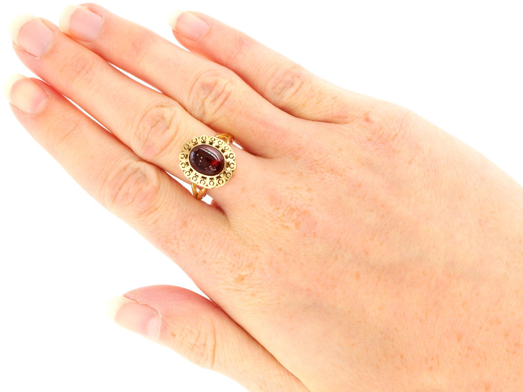 Vintage 4.43 Carat Garnet and 18k Yellow Gold Dress Ring Circa 1940 For Sale 3