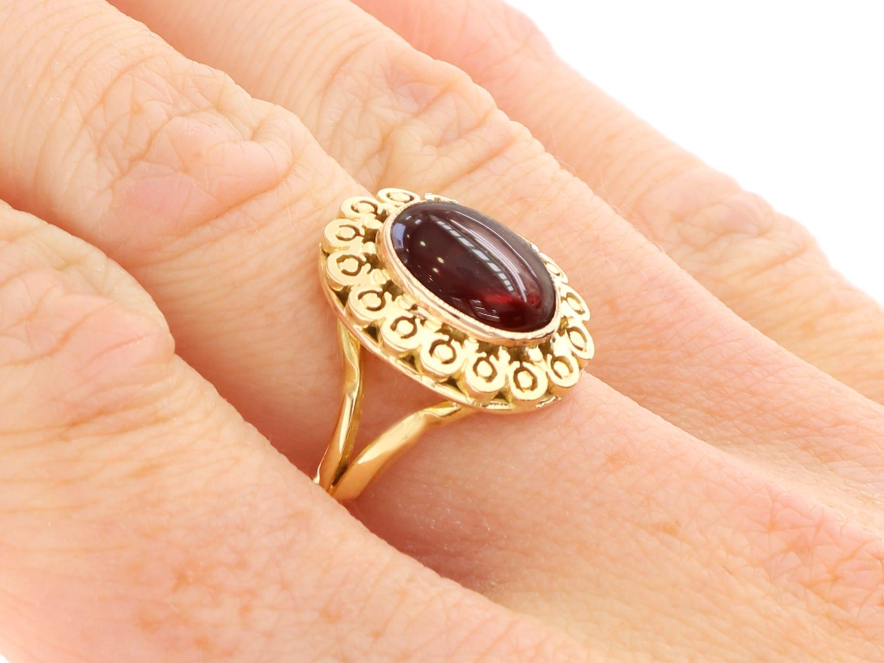 Vintage 4.43 Carat Garnet and 18k Yellow Gold Dress Ring Circa 1940 For Sale 4