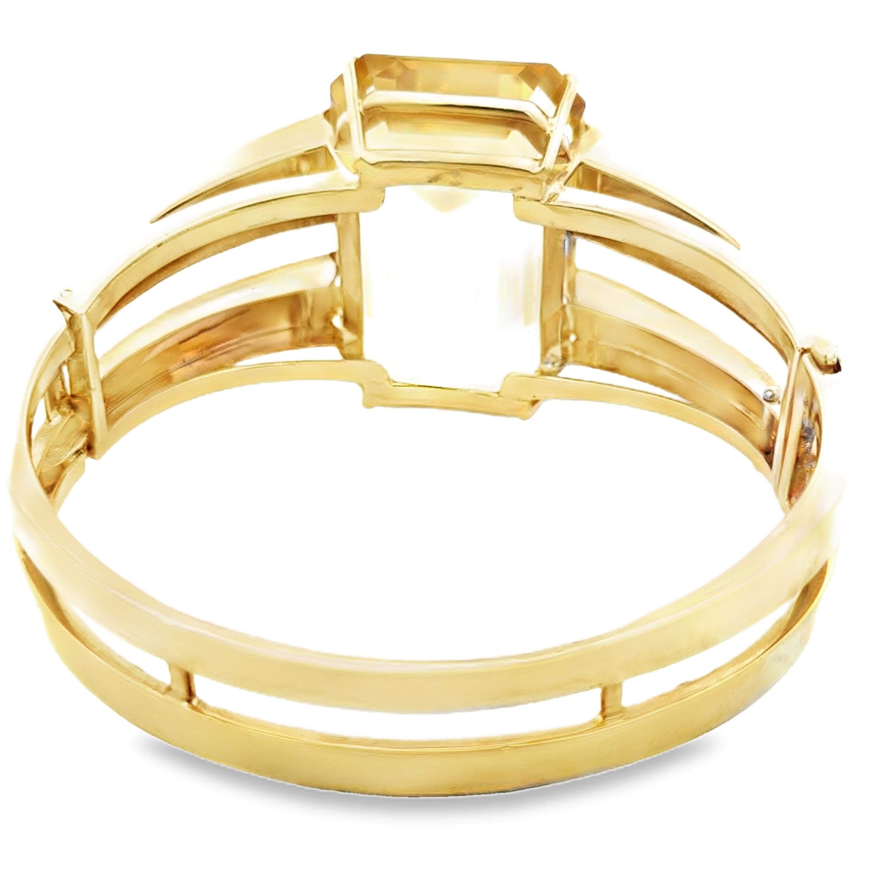 Vintage 44,40 Karat Citrin 18K Gelbgold Armreif aus 1960 (Smaragdschliff) im Angebot