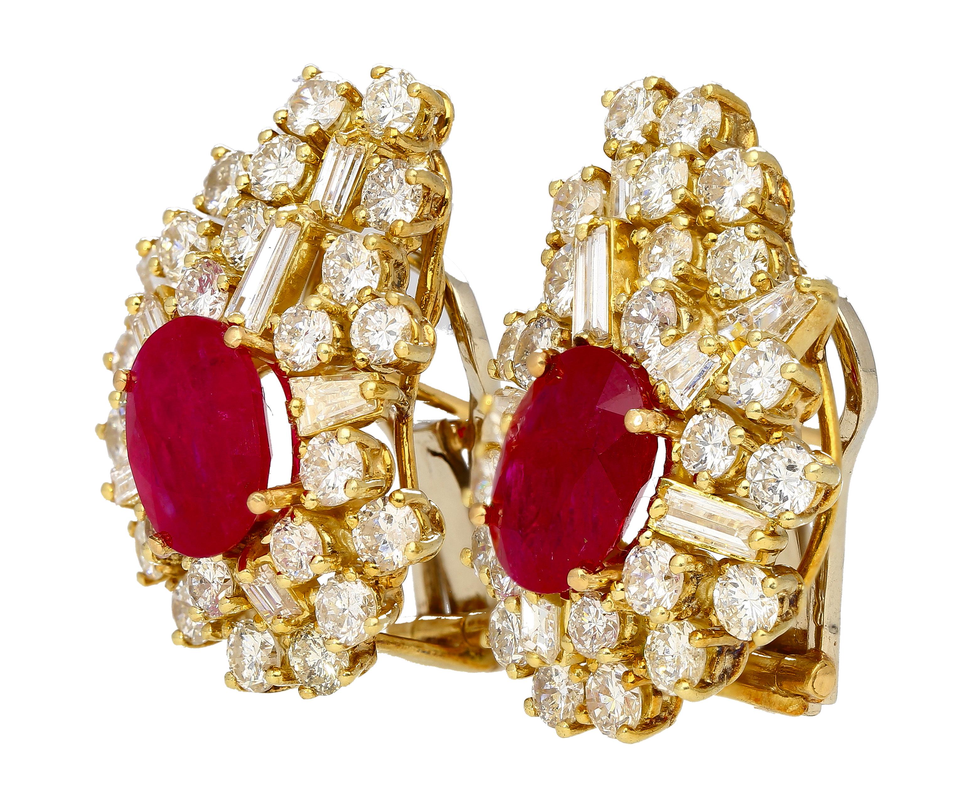 Vintage 4.5 Carat Ruby & Diamond Cluster Clip On Earrings in 18K Yellow Gold In Excellent Condition For Sale In Miami, FL