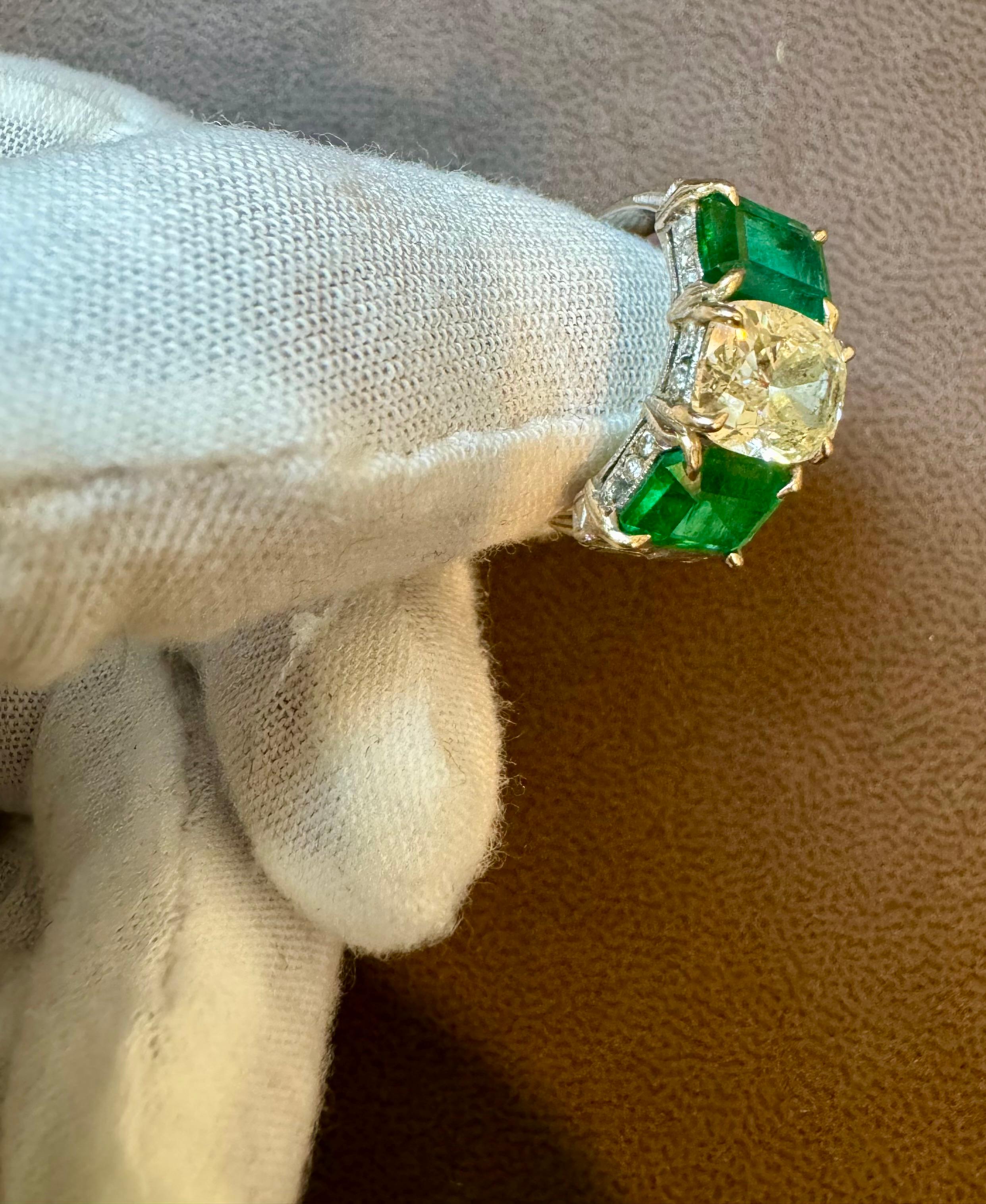 Smeraldo colombiano taglio smeraldo vintage da 4,5 carati e diamante solitario da 2 carati Tre pietre 6