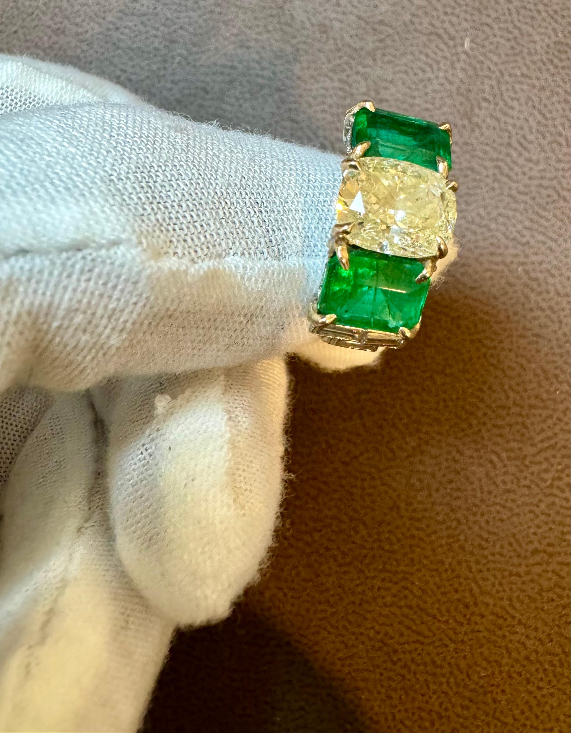 Smeraldo colombiano taglio smeraldo vintage da 4,5 carati e diamante solitario da 2 carati Tre pietre 7