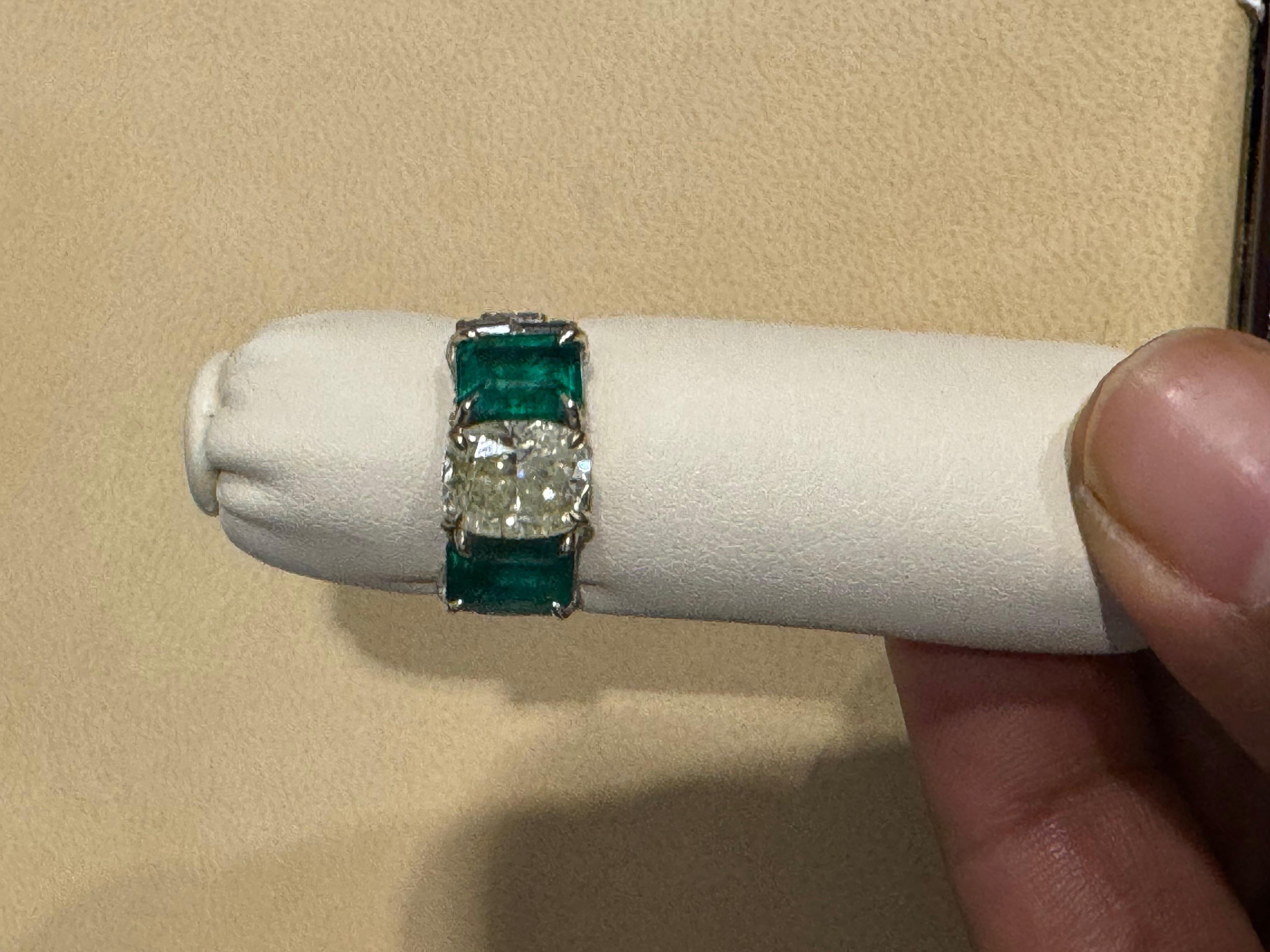 Smeraldo colombiano taglio smeraldo vintage da 4,5 carati e diamante solitario da 2 carati Tre pietre 3