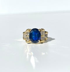 Vintage 4.50 Carat Chanthaburi Sapphire and Baguette Diamond Ring in 18k Gold