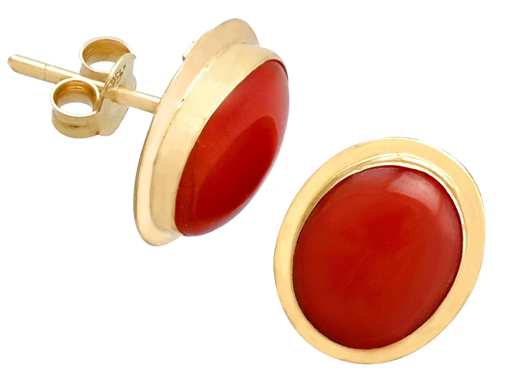 Women's Vintage 4.50 Carat Coral and Gold Stud Earrings For Sale