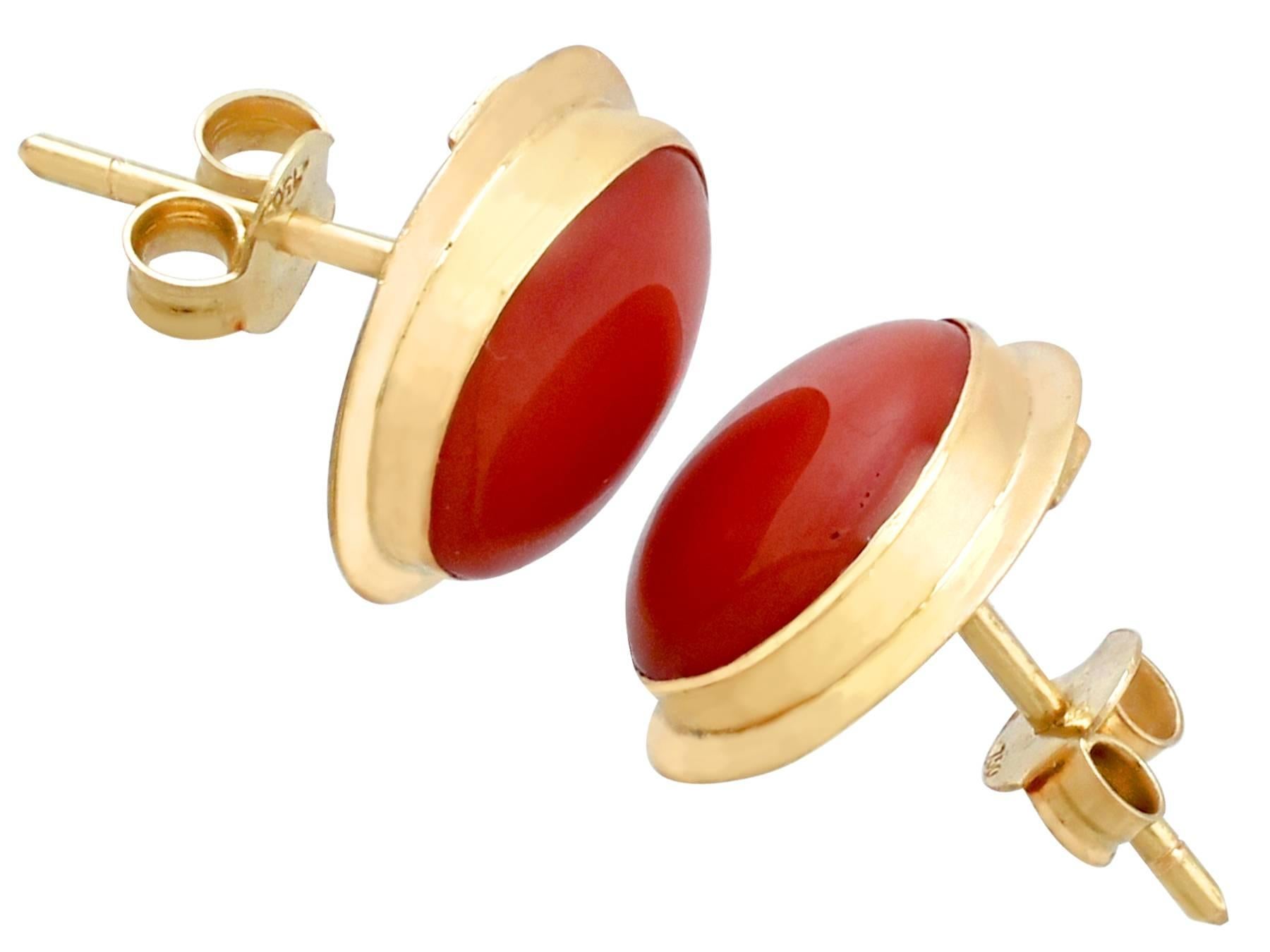 Vintage 4.50 Carat Coral and Gold Stud Earrings For Sale 1