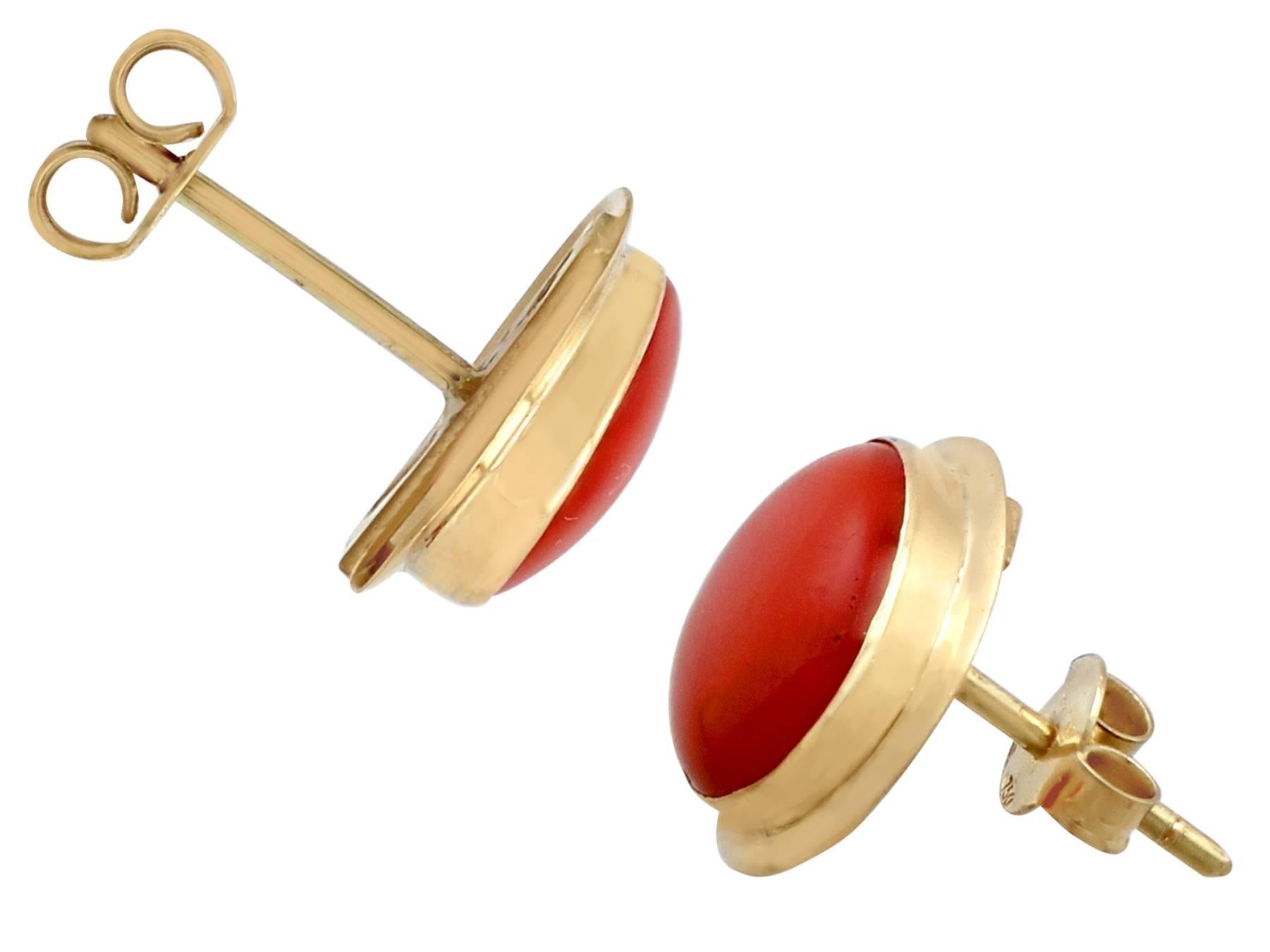 Vintage 4.50 Carat Coral and Gold Stud Earrings For Sale 2