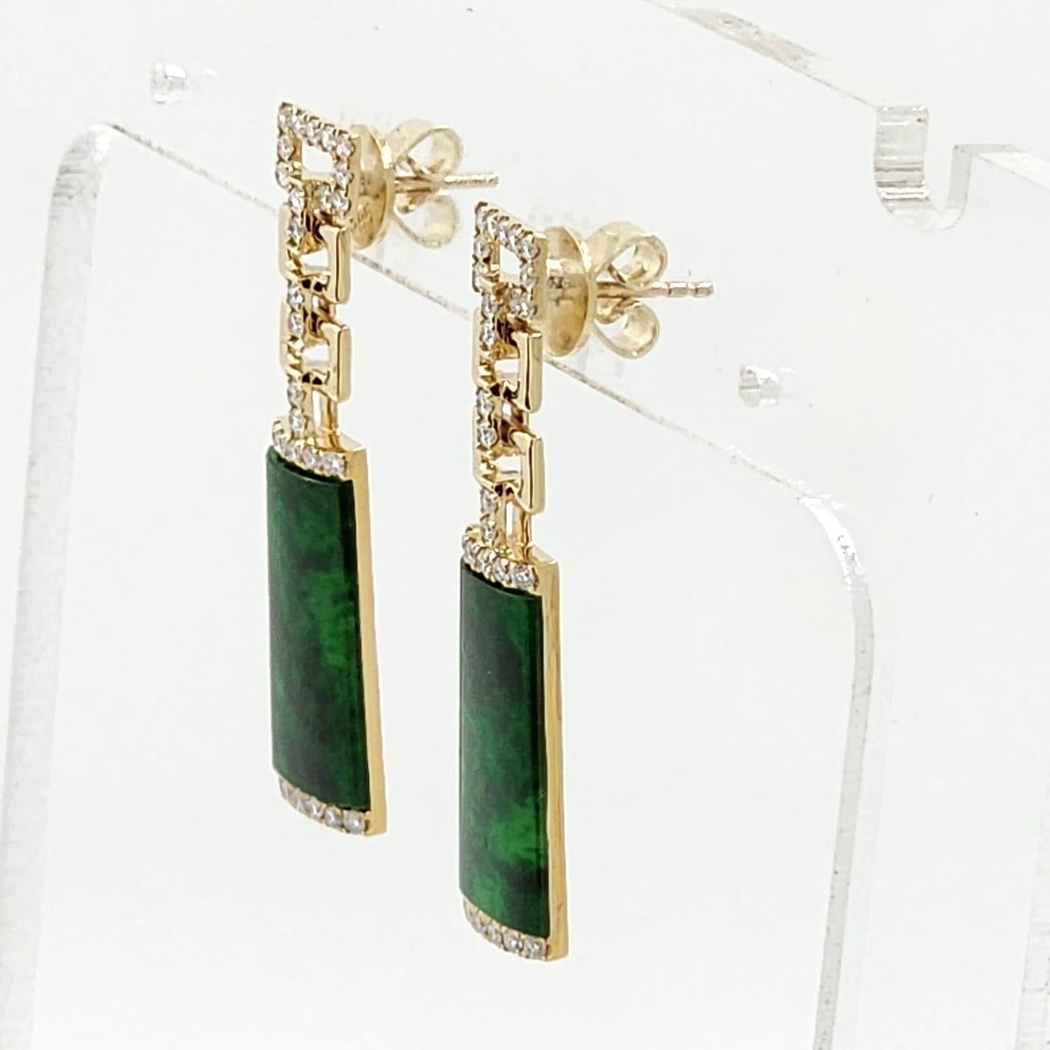 Vintage 4.50 Carat Jade and Diamond Drop Earring in 14K Yellow Gold In New Condition For Sale In Hong Kong, HK