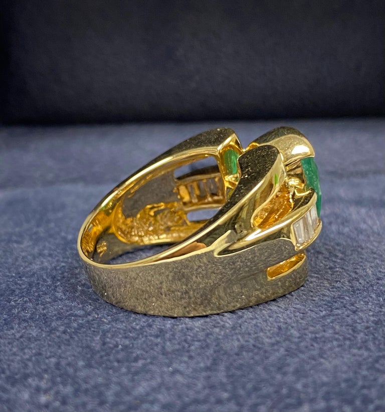 Pear Cut Vintage 4.50 Carat Pear Shape Emerald and Baguette Diamond Men's Gold Ring For Sale