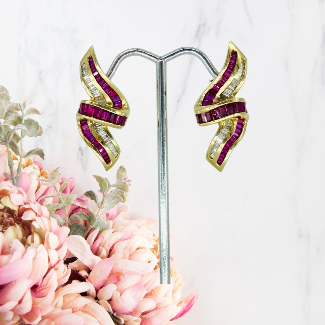 Women's Vintage 4.50 Carat Ruby and Diamonds Swivel Lighting Strike Design Clip Earrings For Sale