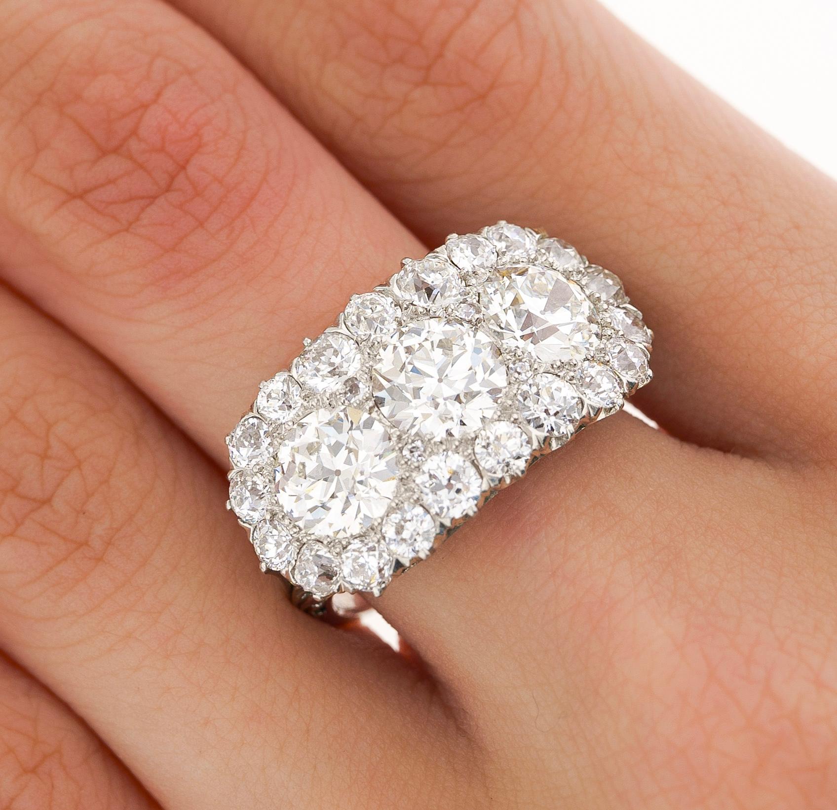 Vintage 4.50 CTTW Old European Cut Diamond Three-Stone Platinum Engagement Ring  For Sale 6