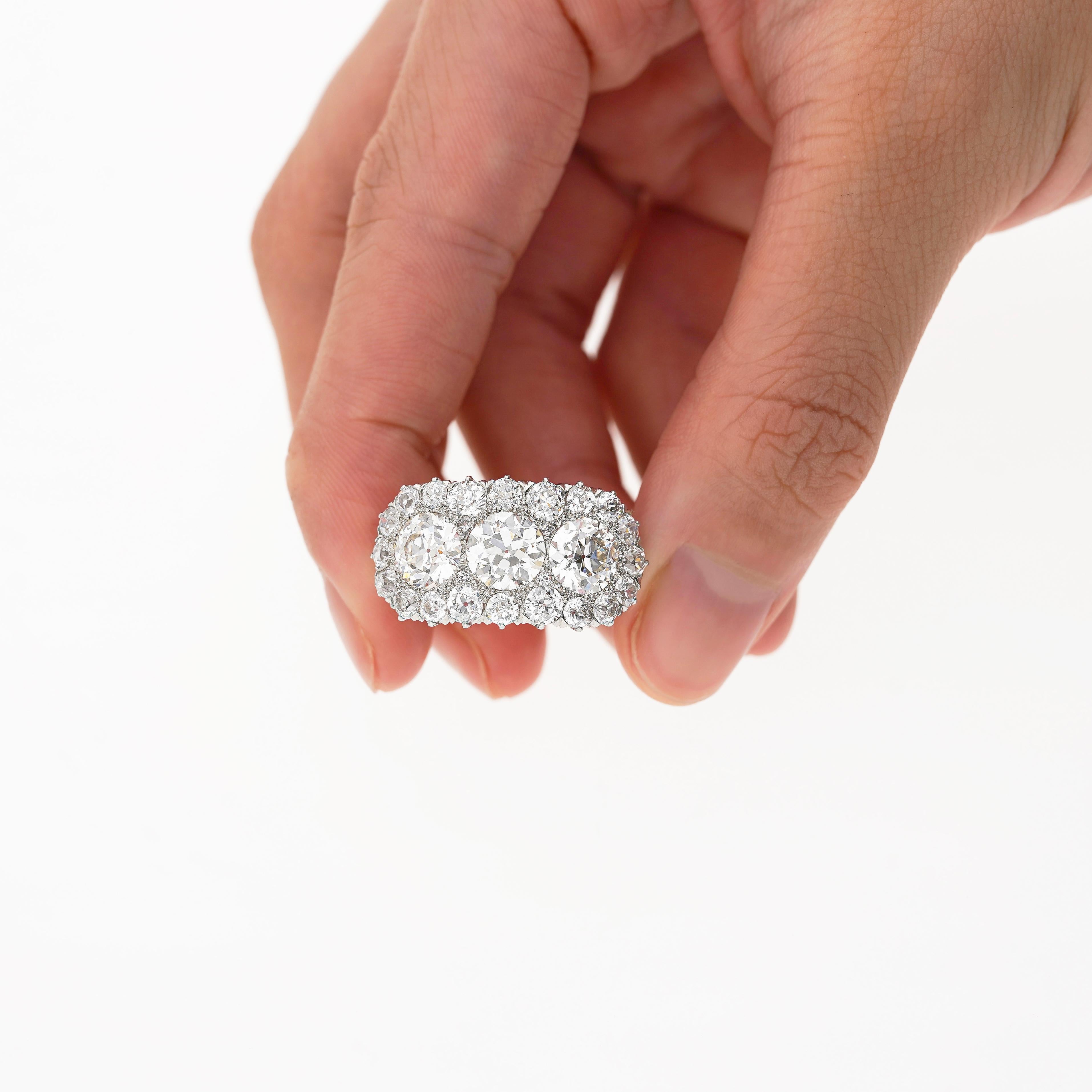 Vintage 4,50 CTTW Old European Cut Diamant Drei-Stein-Platin Verlobungsring  im Angebot 2