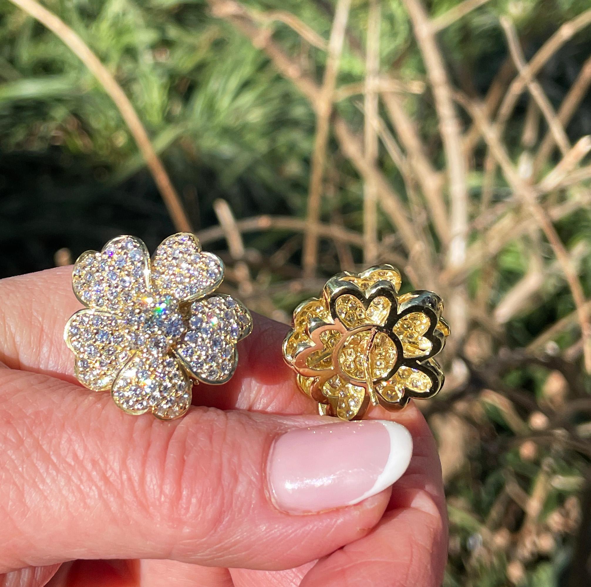 Vintage 4.50ctw Diamond Flower Gold Earrings Ear Pendants in 18K Yellow Gold For Sale 6