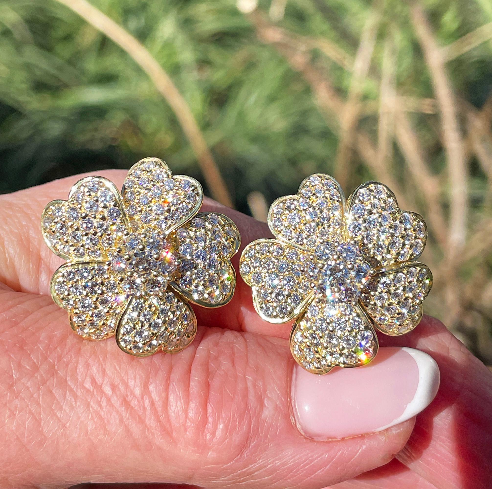 Vintage 4.50ctw Diamond Flower Gold Earrings Ear Pendants in 18K Yellow Gold For Sale 7