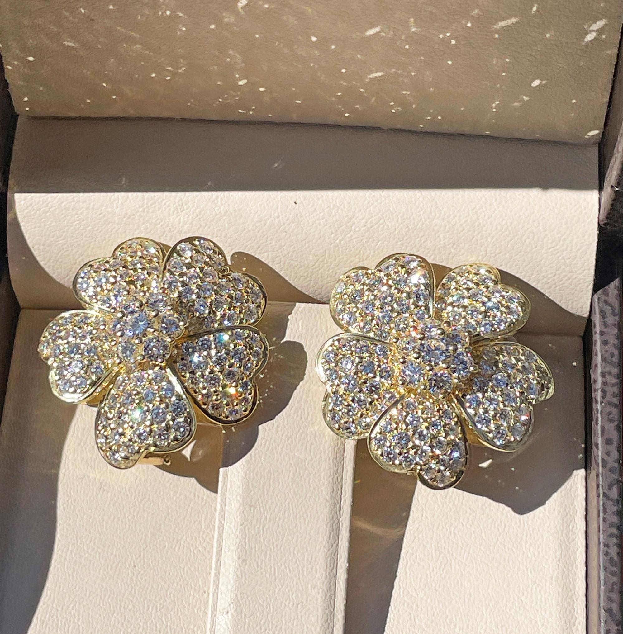 Vintage 4.50ctw Diamond Flower Gold Earrings Ear Pendants in 18K Yellow Gold For Sale 9