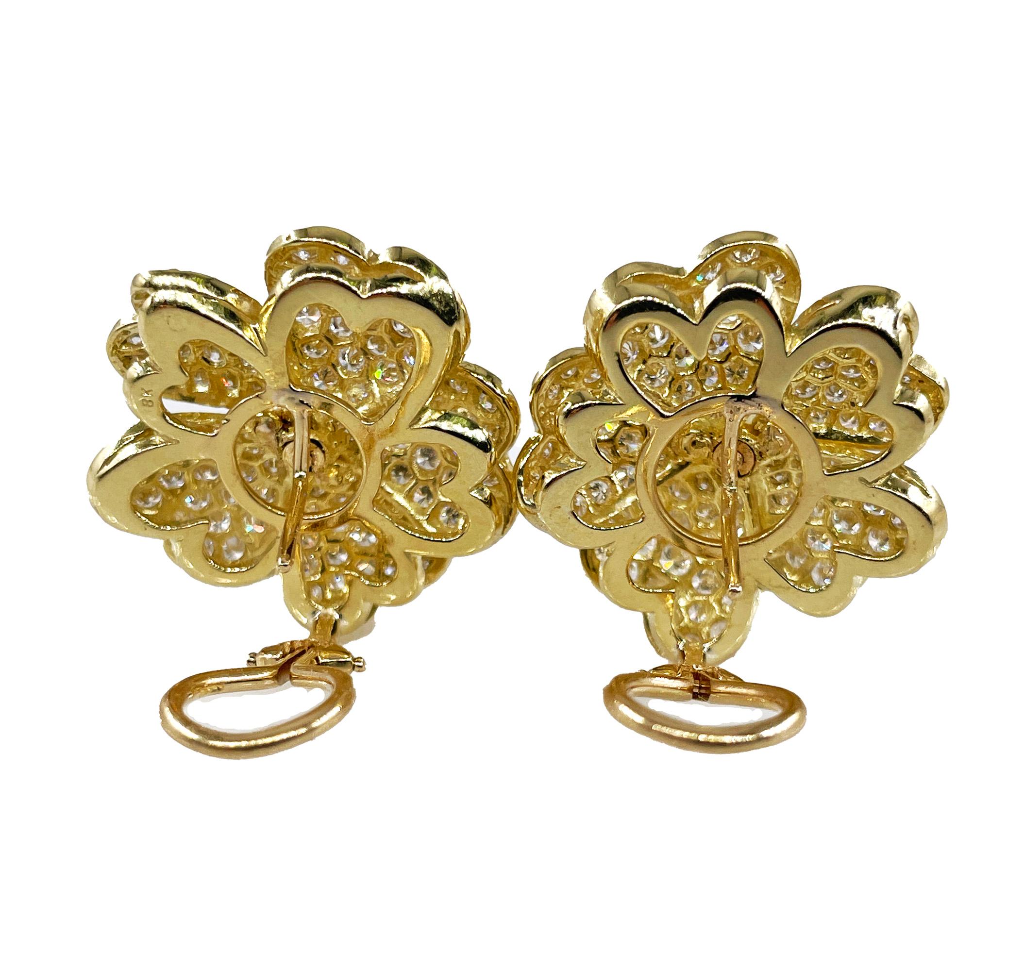 Vintage 4.50ctw Diamond Flower Gold Earrings Ear Pendants in 18K Yellow Gold In Excellent Condition For Sale In New York, NY
