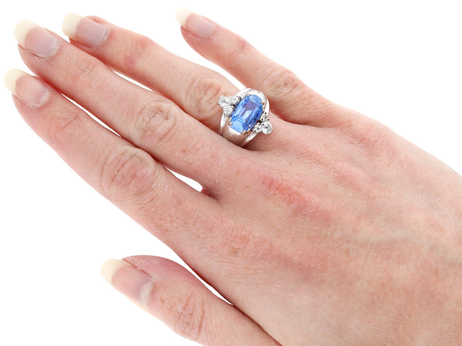 Vintage 4.60 Carat Ceylon Sapphire and 0.82 Carat Diamond White Gold Dress Ring In Excellent Condition For Sale In Jesmond, Newcastle Upon Tyne