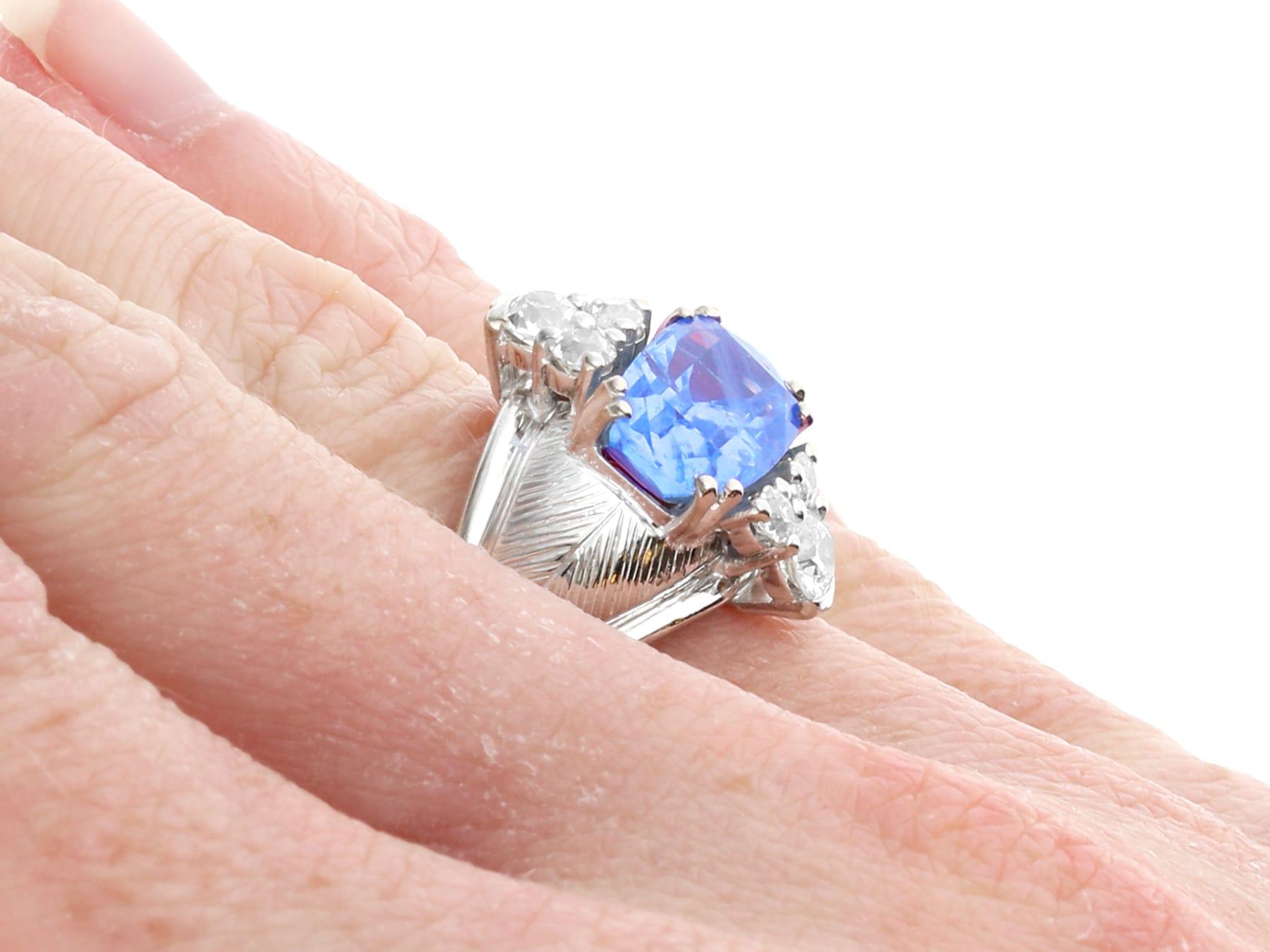 Vintage 4.60 Carat Ceylon Sapphire and 0.82 Carat Diamond White Gold Dress Ring In Excellent Condition For Sale In Jesmond, Newcastle Upon Tyne