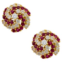 Pendientes vintage de oro amarillo de 18k con rubíes y diamantes de 4,60 quilates de peso total