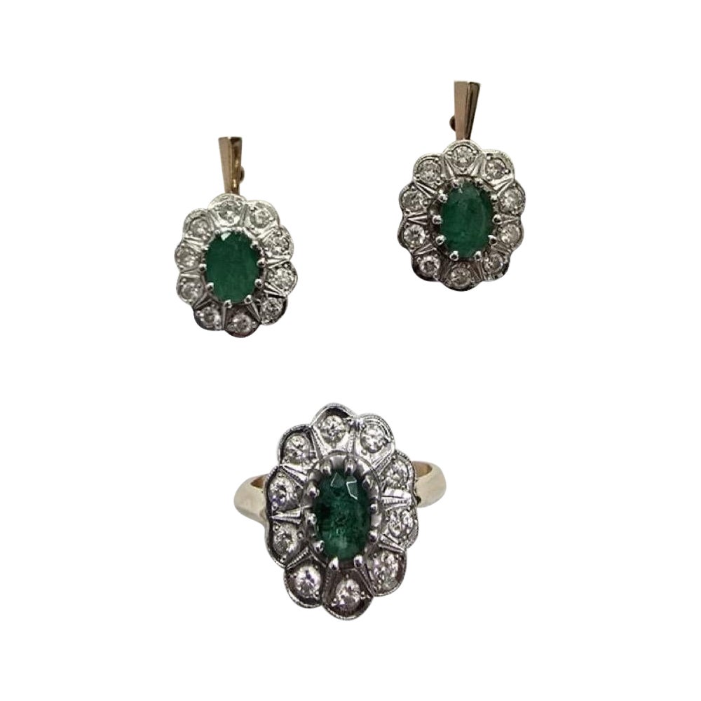 Set di anelli e orecchini d
epoca con smeraldo russo e diamanti del Giardino Imperiale da 4,70tcw in vendita