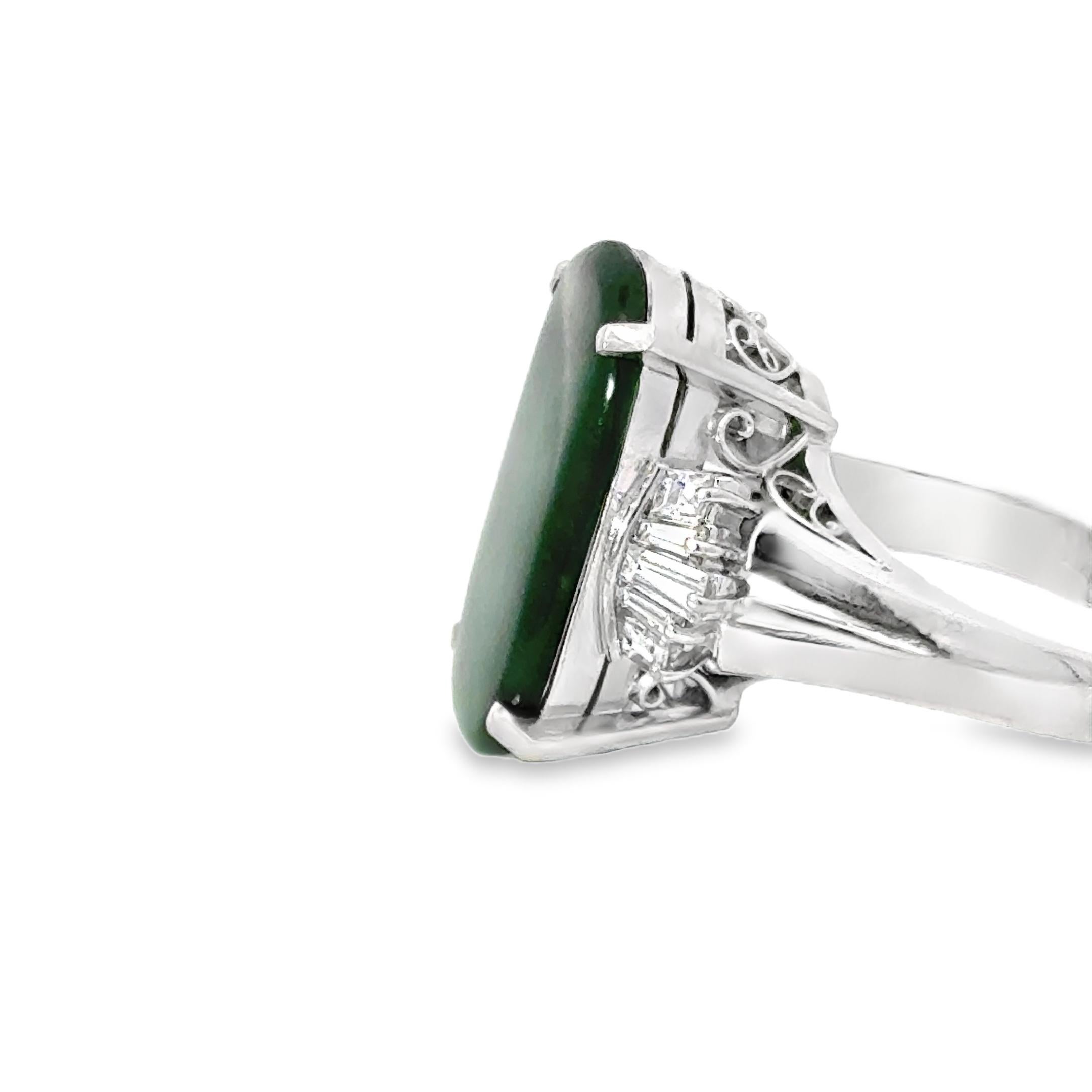 Anillo vintage de jadeíta, diamantes y platino de 4,75 quilates en Bueno estado para la venta en Derby, NY