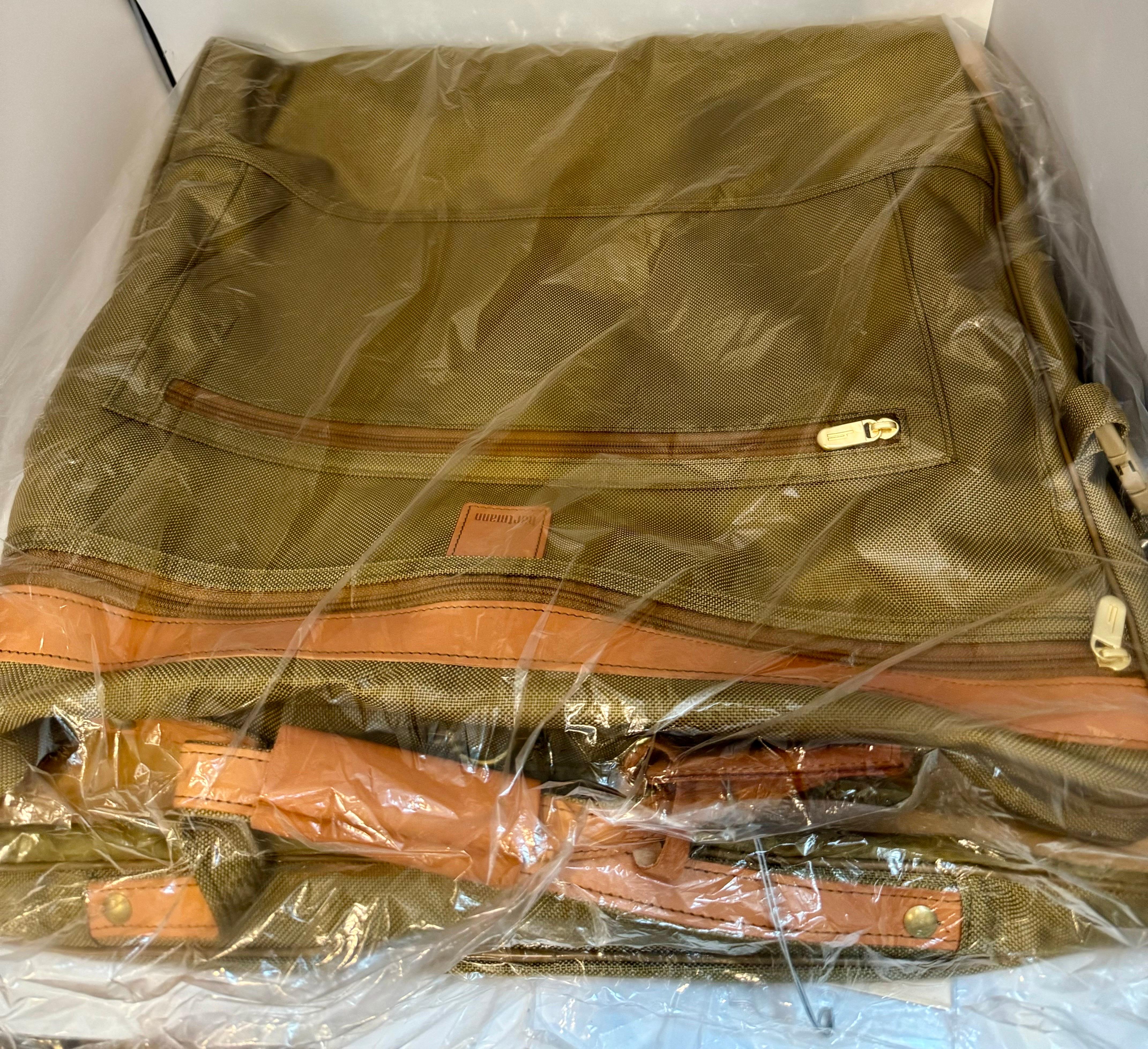 Vintage 48” Hartmann  Suiter / Garment Bag with Pockets Brand New in a Box In New Condition For Sale In New York, NY