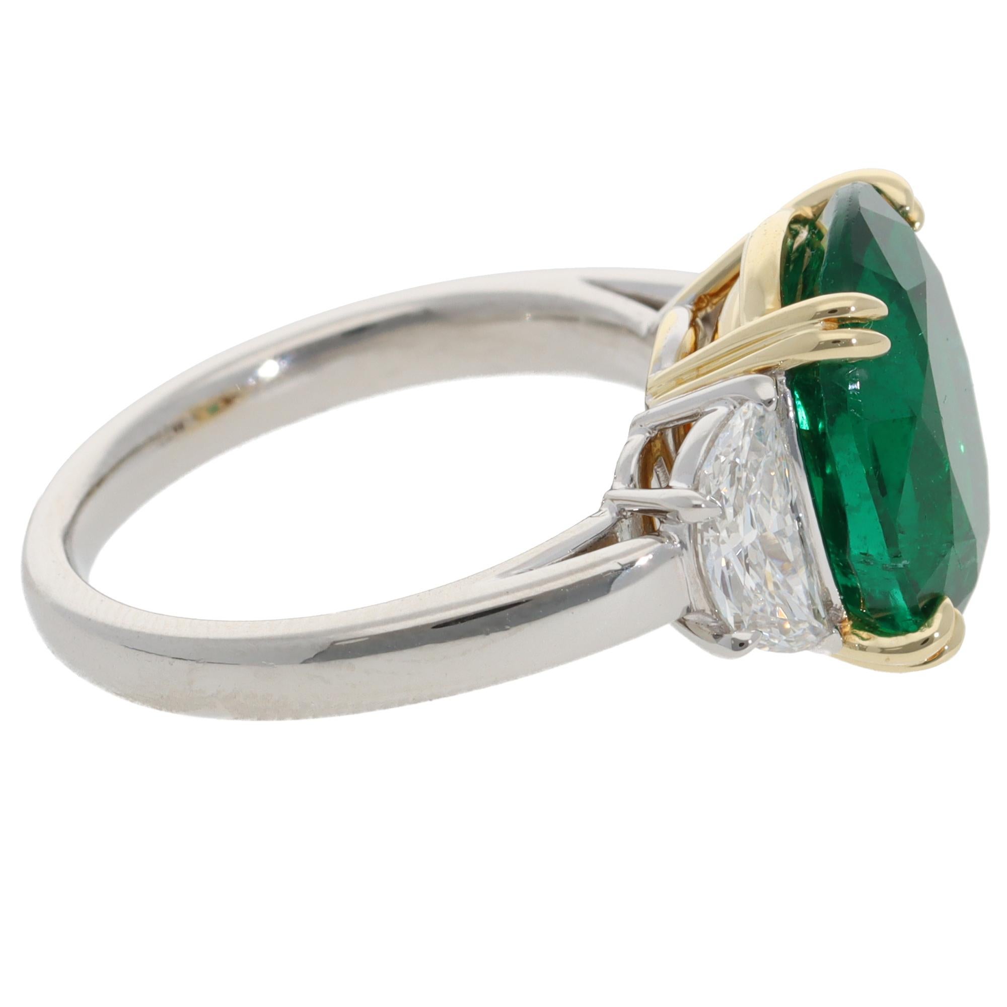 Moderne Vintage 4.80ct Zambian Emerald and Diamond Ring en vente