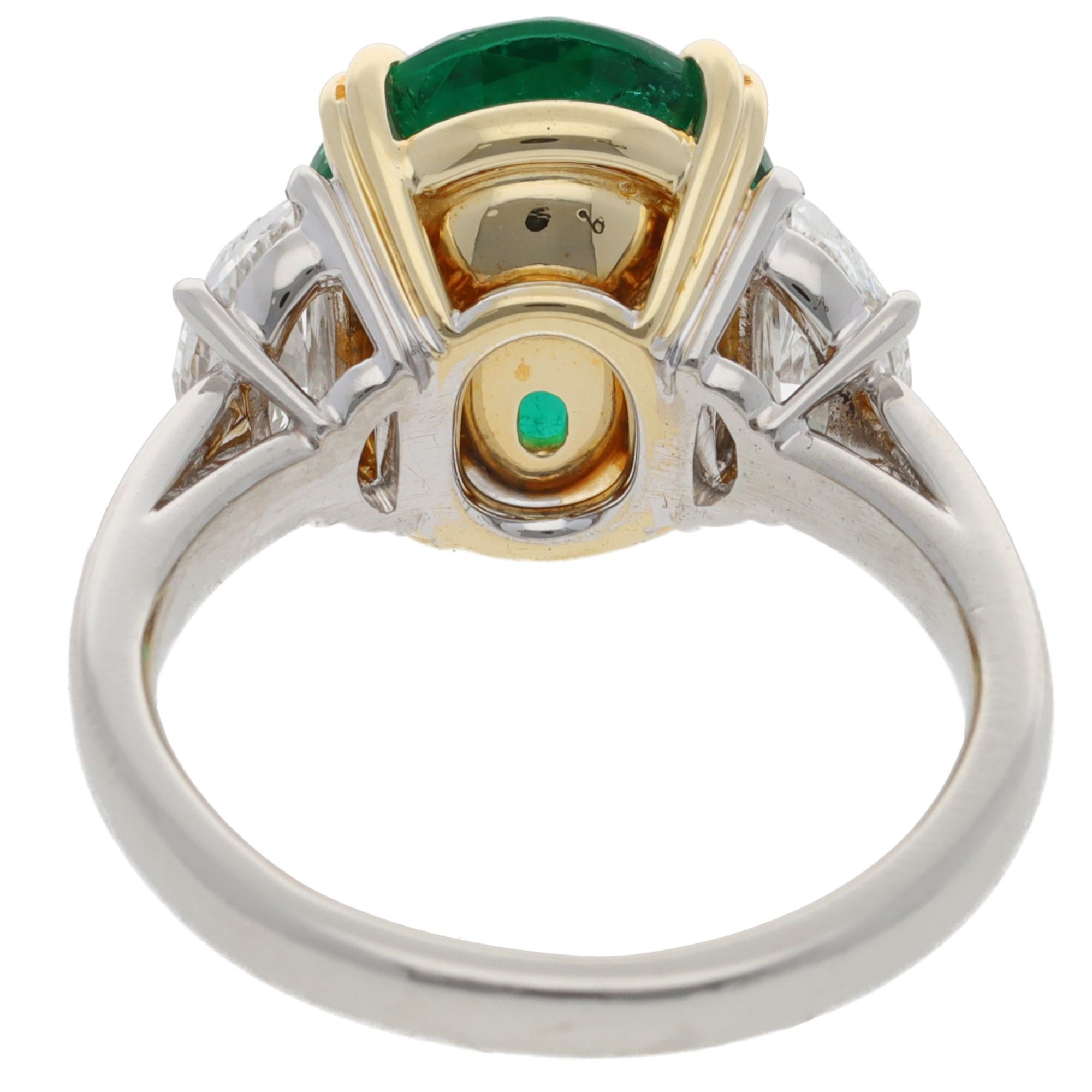 Taille ovale Vintage 4.80ct Zambian Emerald and Diamond Ring en vente