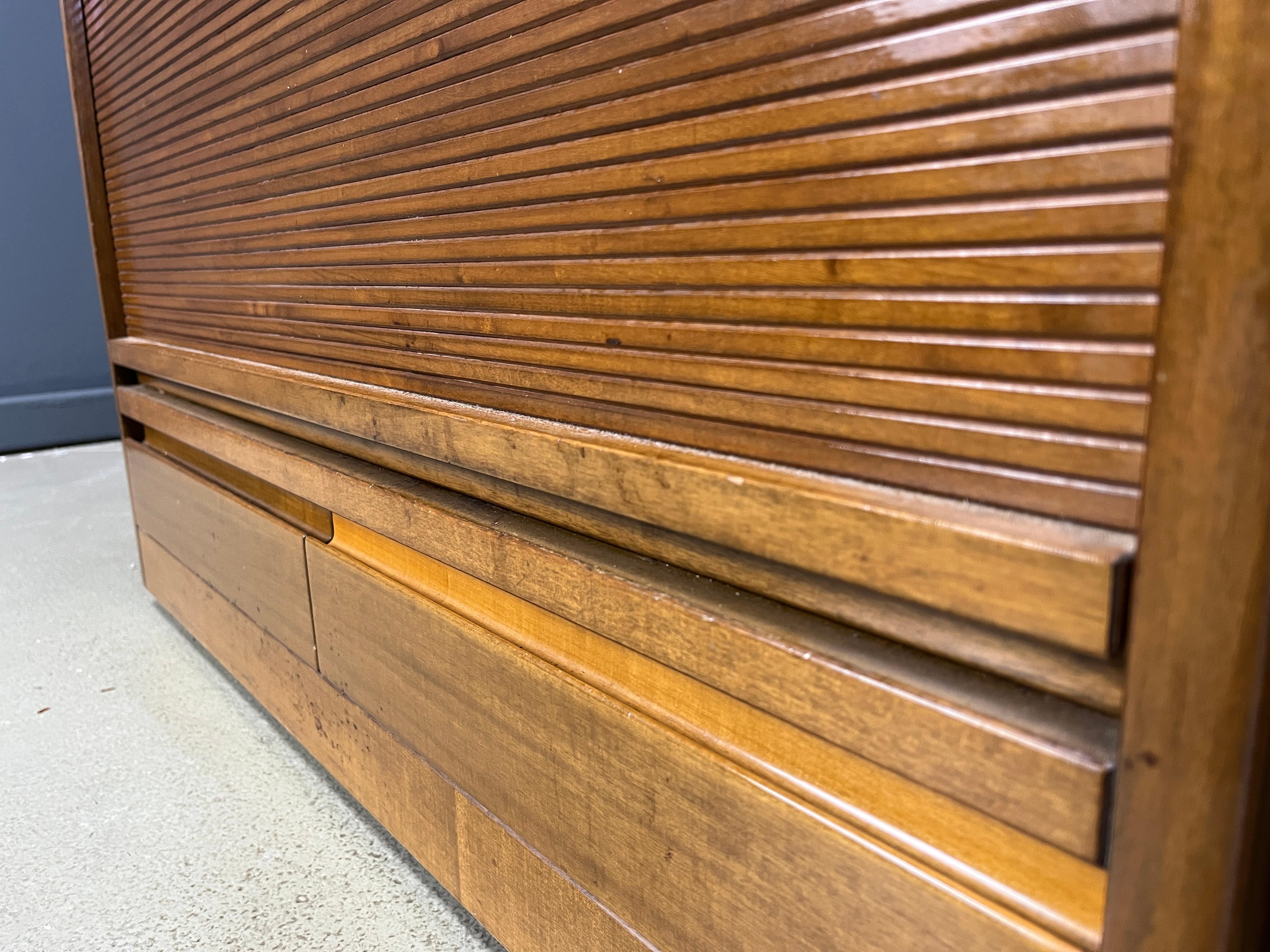 Wood Vintage 4d sideboard by Angelo Mangiarotti for Molteni, 1970s For Sale