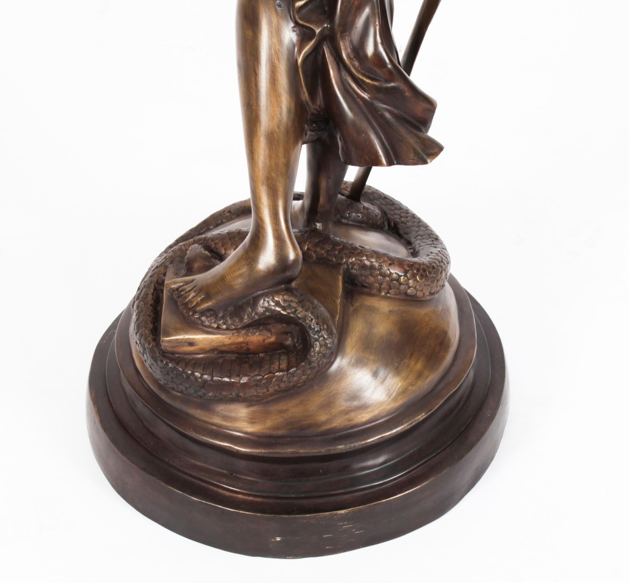 Statue vintage Lady Justice de 4 pieds en bronze du 20ème siècle en vente 6