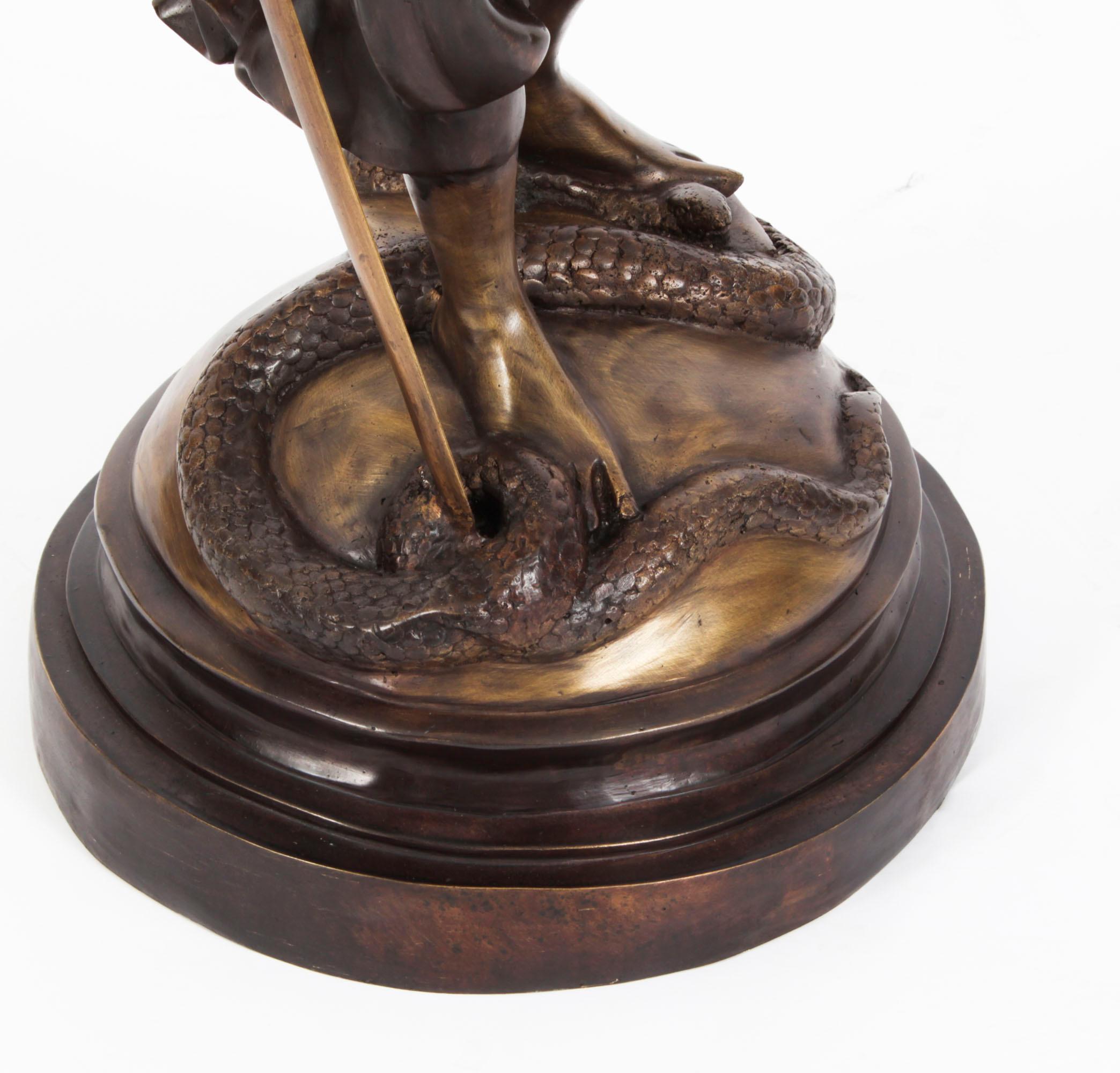 Statue vintage Lady Justice de 4 pieds en bronze du 20ème siècle en vente 9