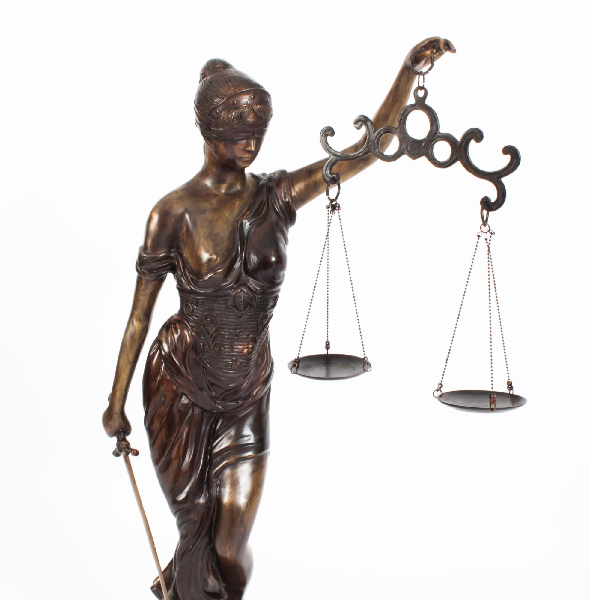 Anglais Statue vintage Lady Justice de 4 pieds en bronze du 20ème siècle en vente