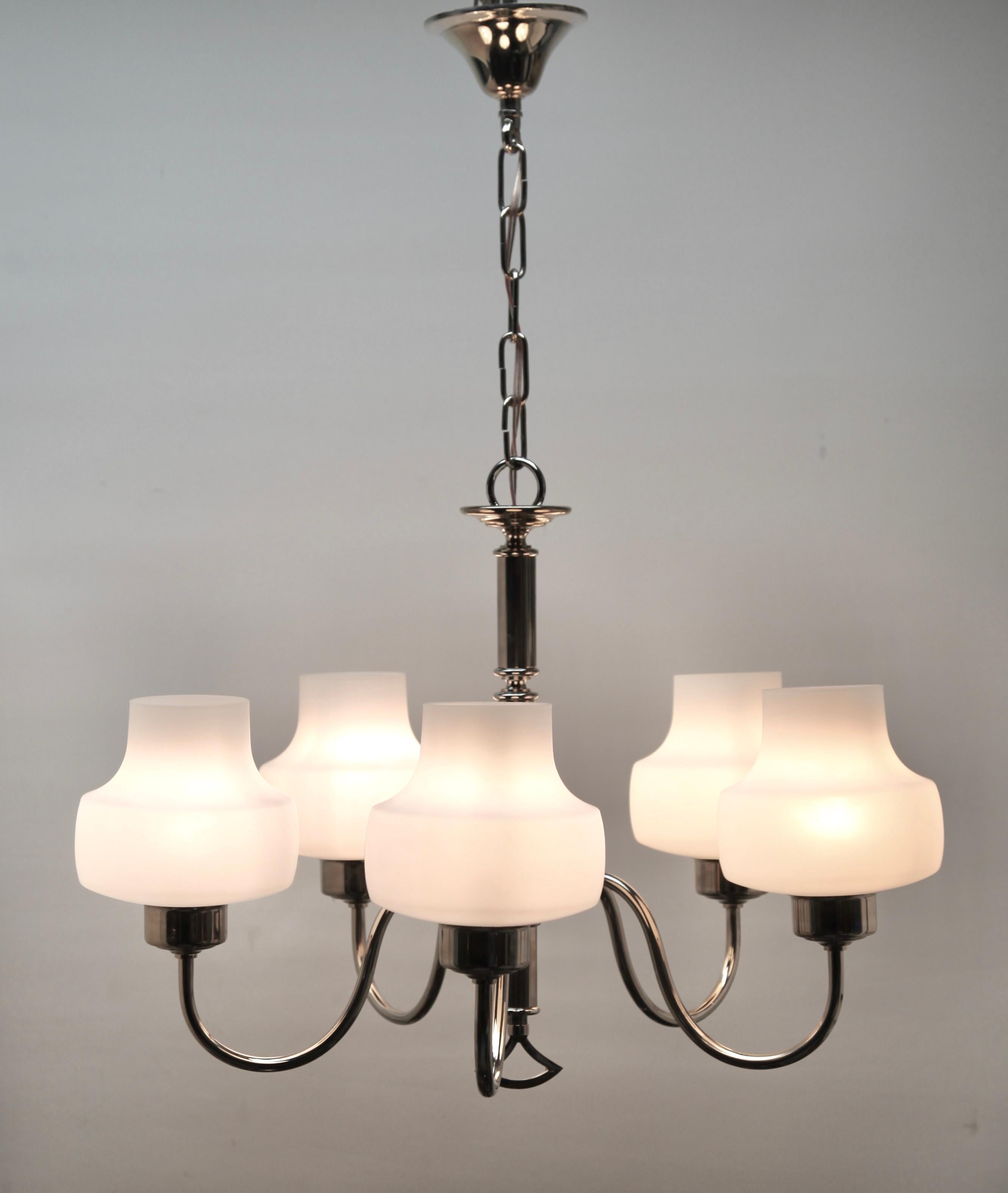 Vintage 5 Armes Chrome, Opalline Schade Chandelier Massive Lichting Belgium, 1960 For Sale 7