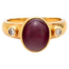 Anello vintage con rubino cabochon e diamante da 5 carati in oro giallo 18k